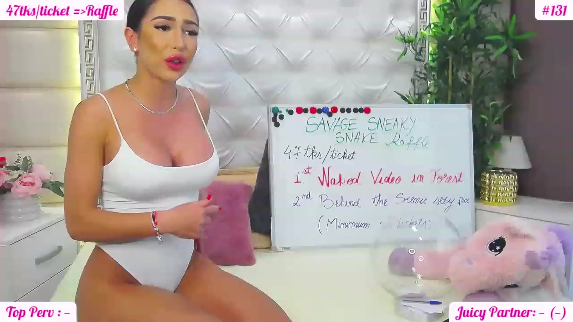 Gallery image thumbnail from JuicyJelly_'s myfreecams stream on, 06/05/2023, 13:04 image 14 of 20