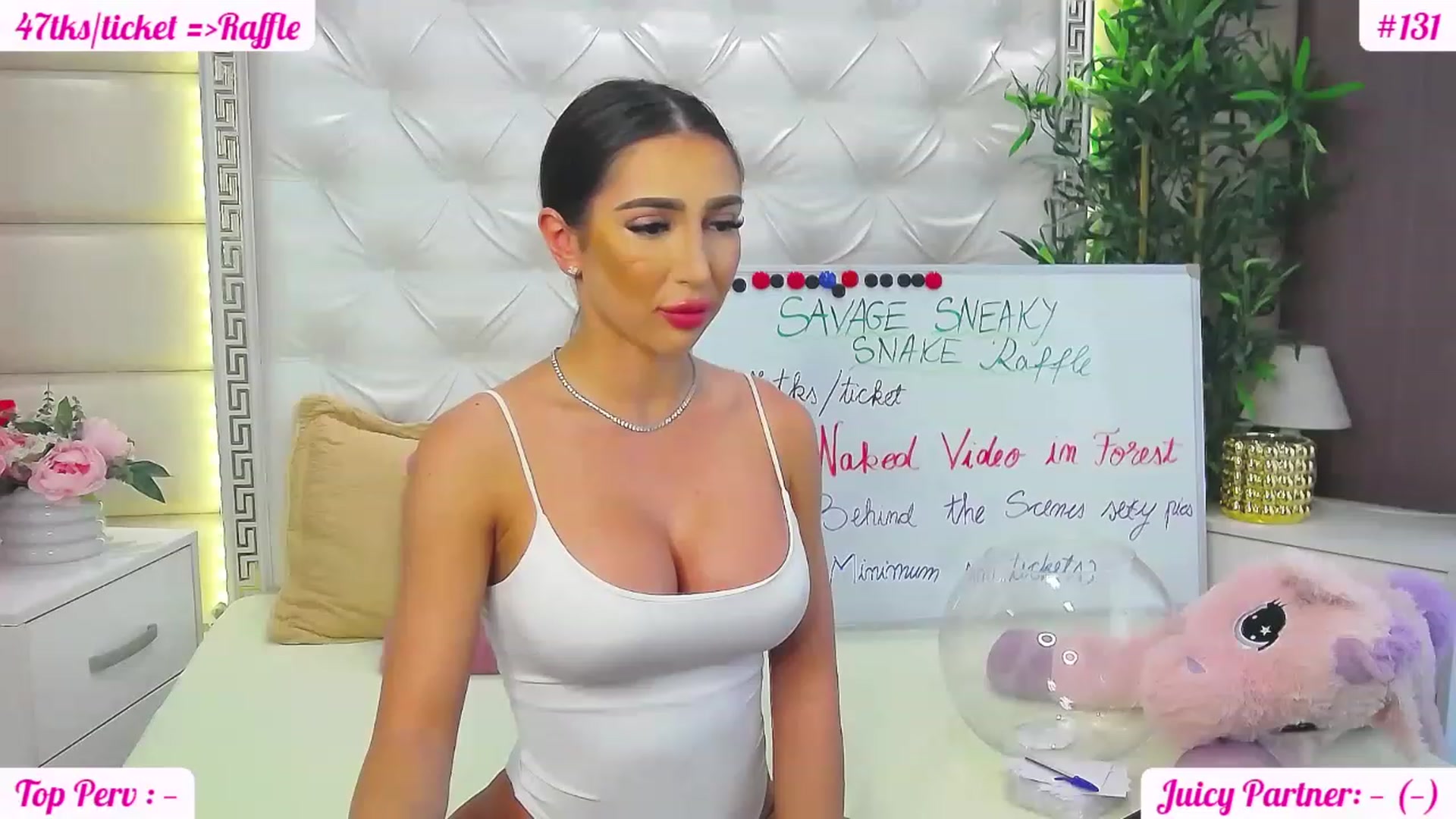 Gallery image thumbnail from JuicyJelly_'s myfreecams stream on, 06/05/2023, 13:04 image 10 of 20