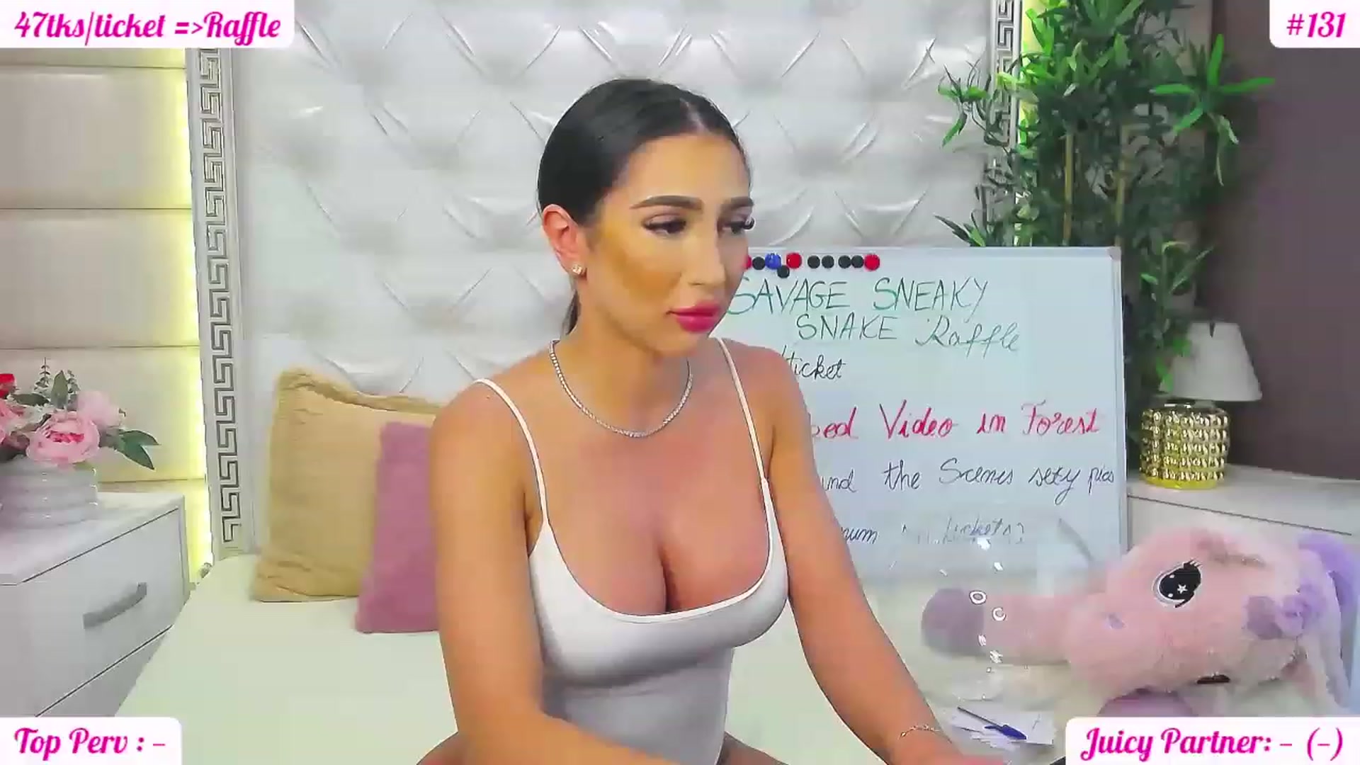 Gallery image thumbnail from JuicyJelly_'s myfreecams stream on, 06/05/2023, 13:04 image 8 of 20
