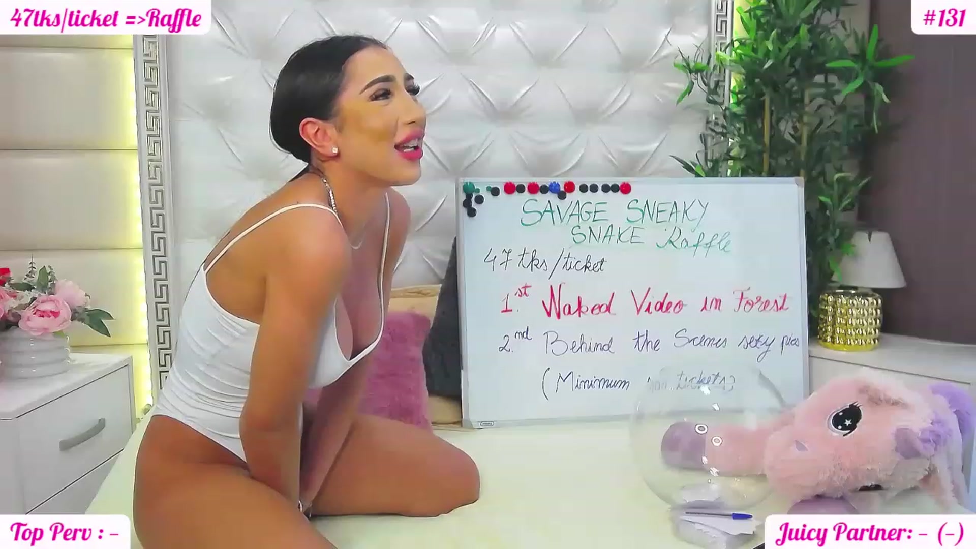 Gallery image thumbnail from JuicyJelly_'s myfreecams stream on, 06/05/2023, 13:04 image 16 of 20