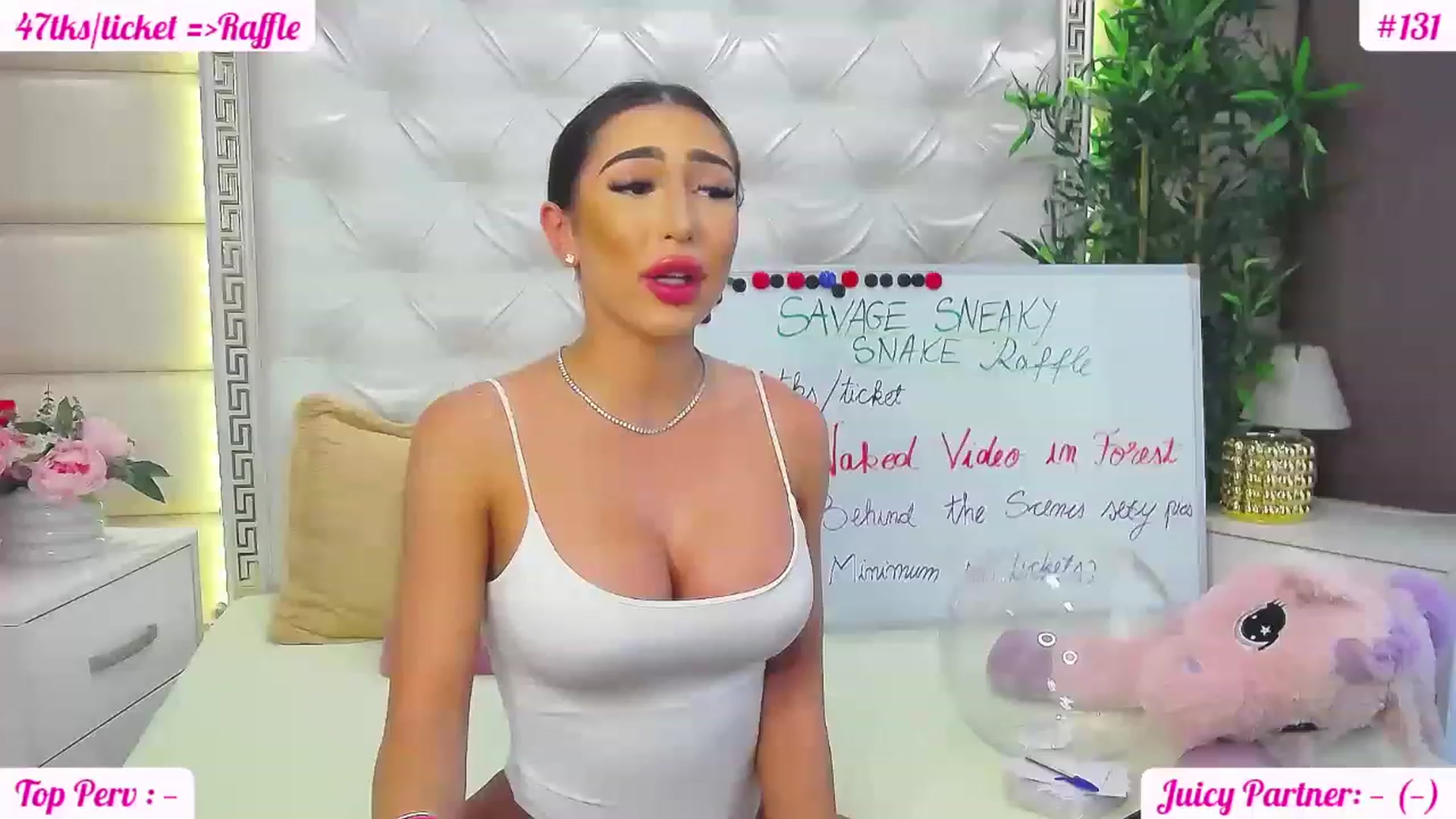 Gallery image thumbnail from JuicyJelly_'s myfreecams stream on, 06/05/2023, 13:04 image 7 of 20
