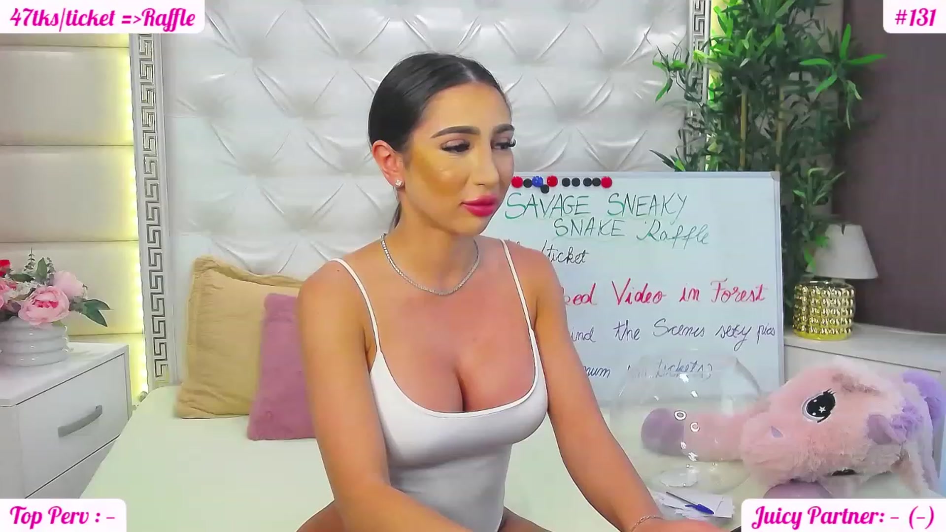 Gallery image thumbnail from JuicyJelly_'s myfreecams stream on, 06/05/2023, 13:04 image 6 of 20