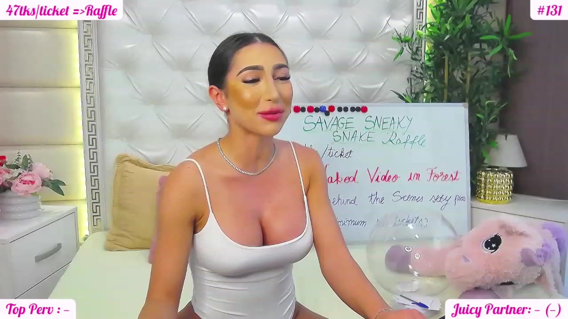 Gallery image thumbnail from JuicyJelly_'s myfreecams stream on, 06/05/2023, 13:04 image 2 of 20