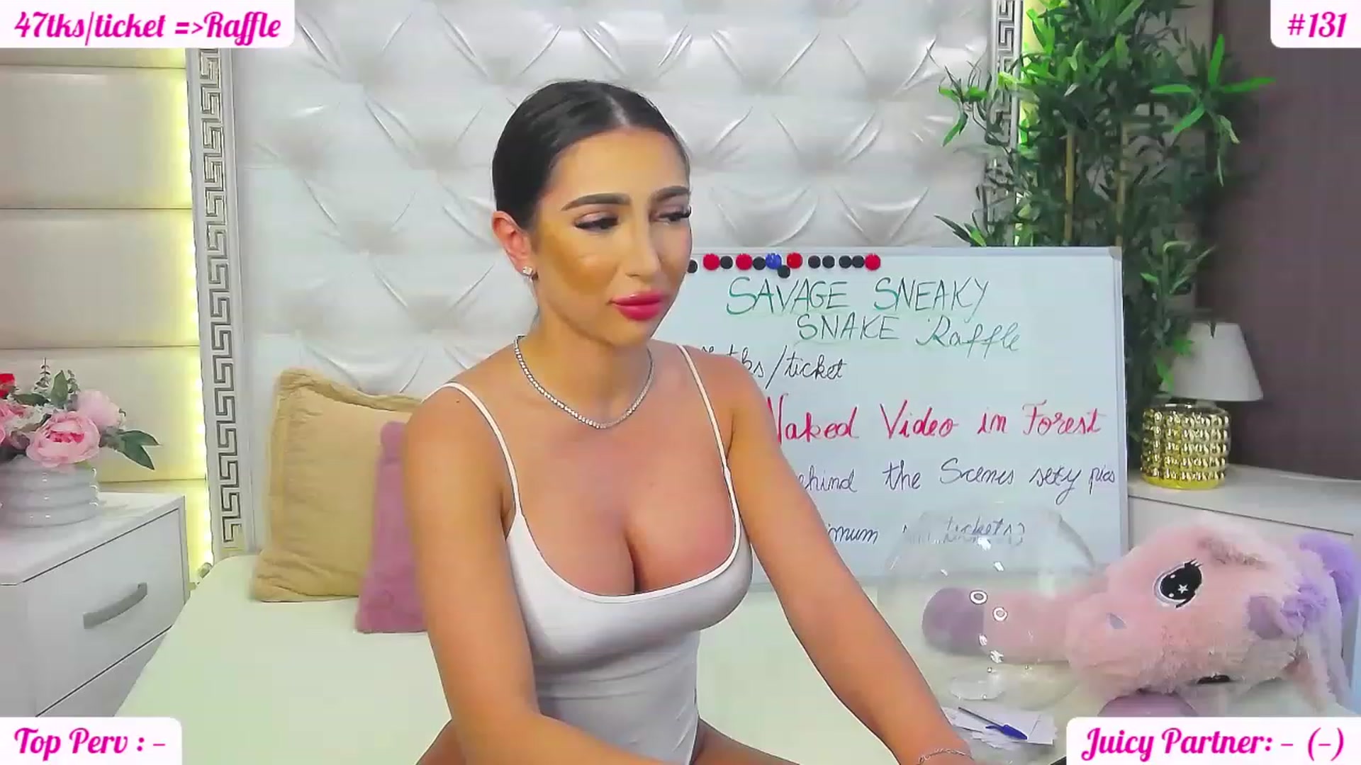 Gallery image thumbnail from JuicyJelly_'s myfreecams stream on, 06/05/2023, 13:04 image 5 of 20