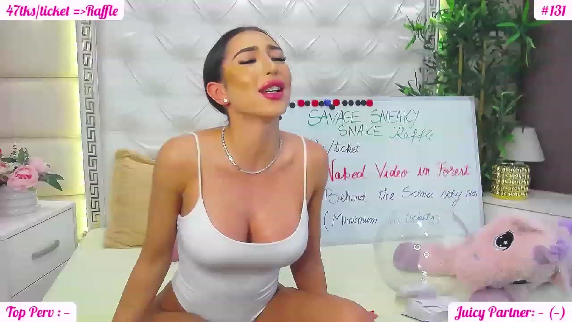 Gallery image thumbnail from JuicyJelly_'s myfreecams stream on, 06/05/2023, 14:57 image 1 of 20