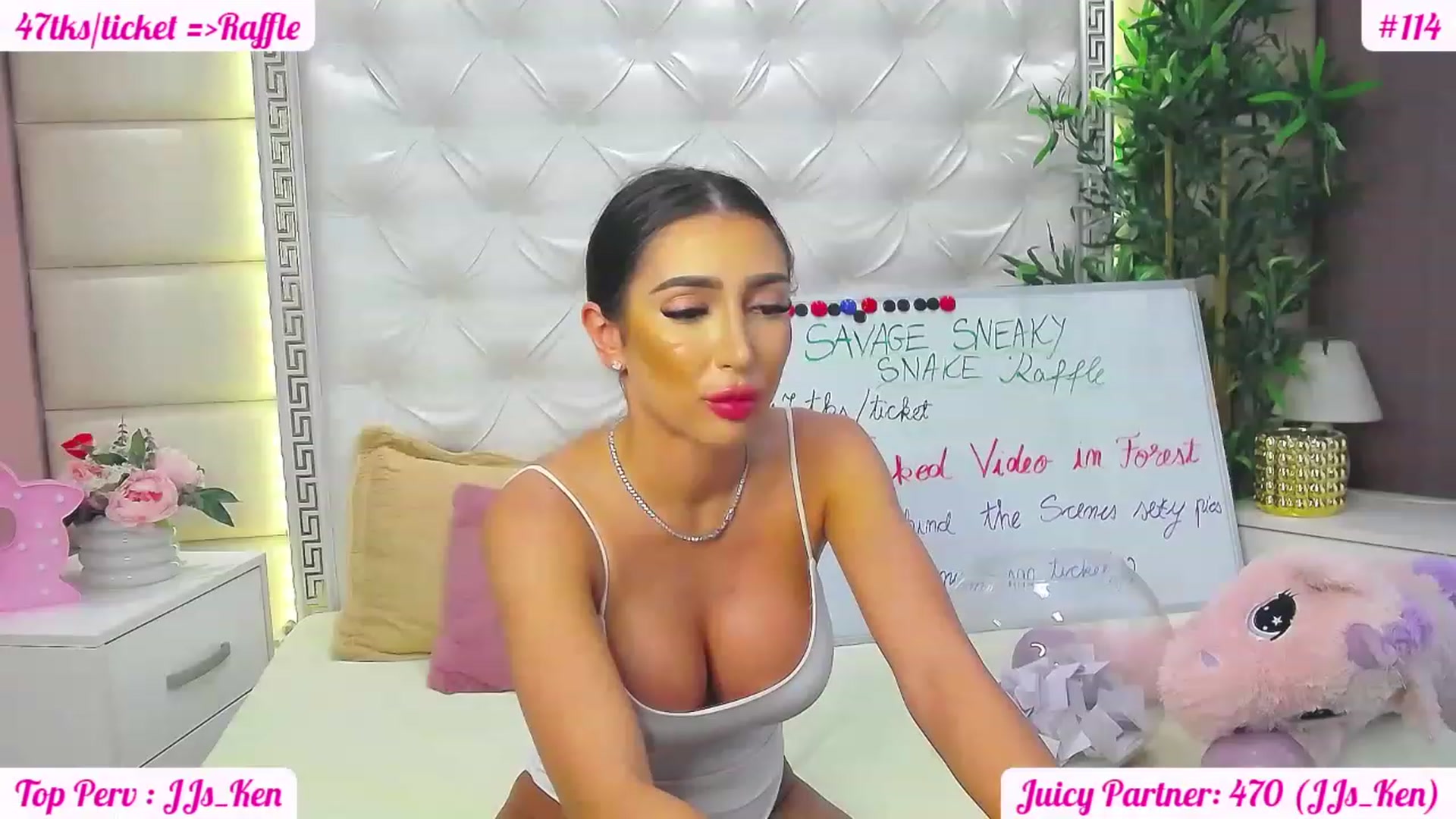 Gallery image thumbnail from JuicyJelly_'s myfreecams stream on, 06/05/2023, 18:09 image 3 of 20