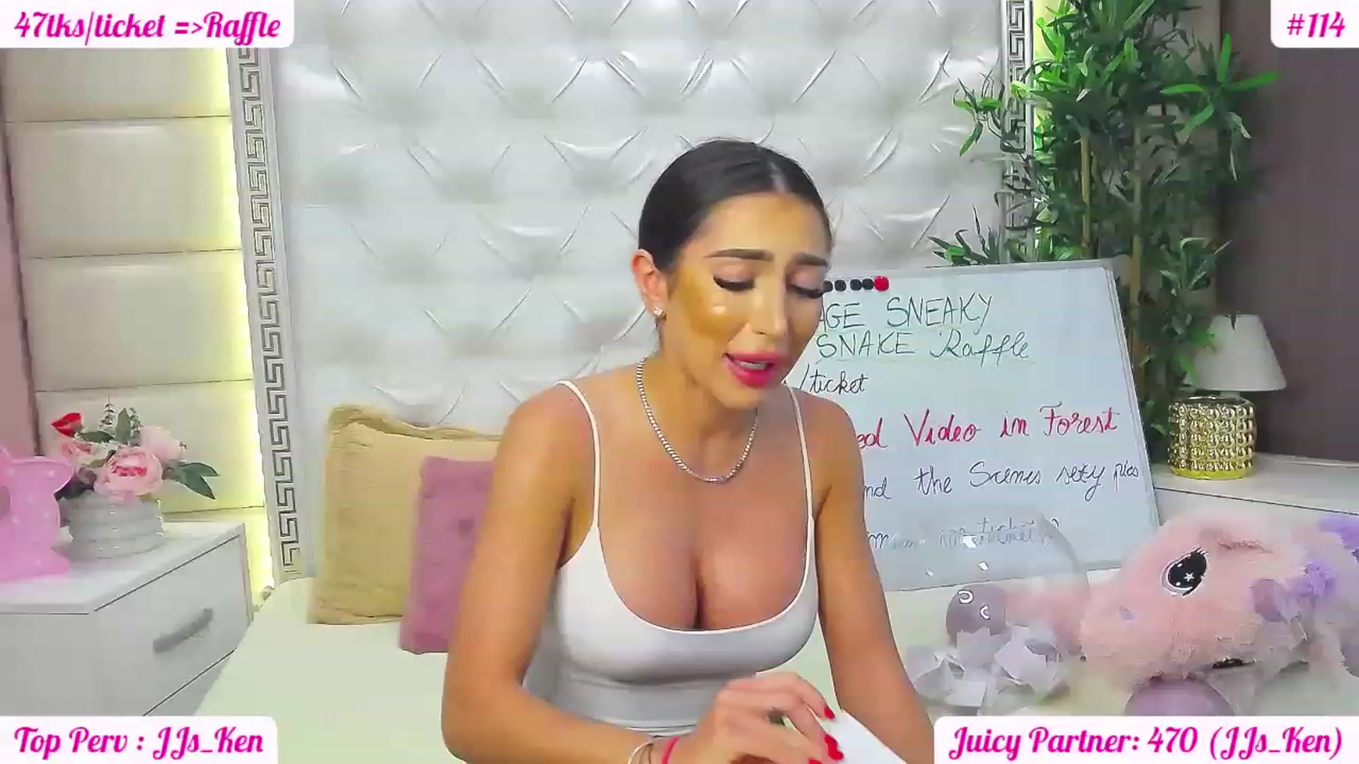 Gallery image thumbnail from JuicyJelly_'s myfreecams stream on, 06/05/2023, 18:09 image 2 of 20