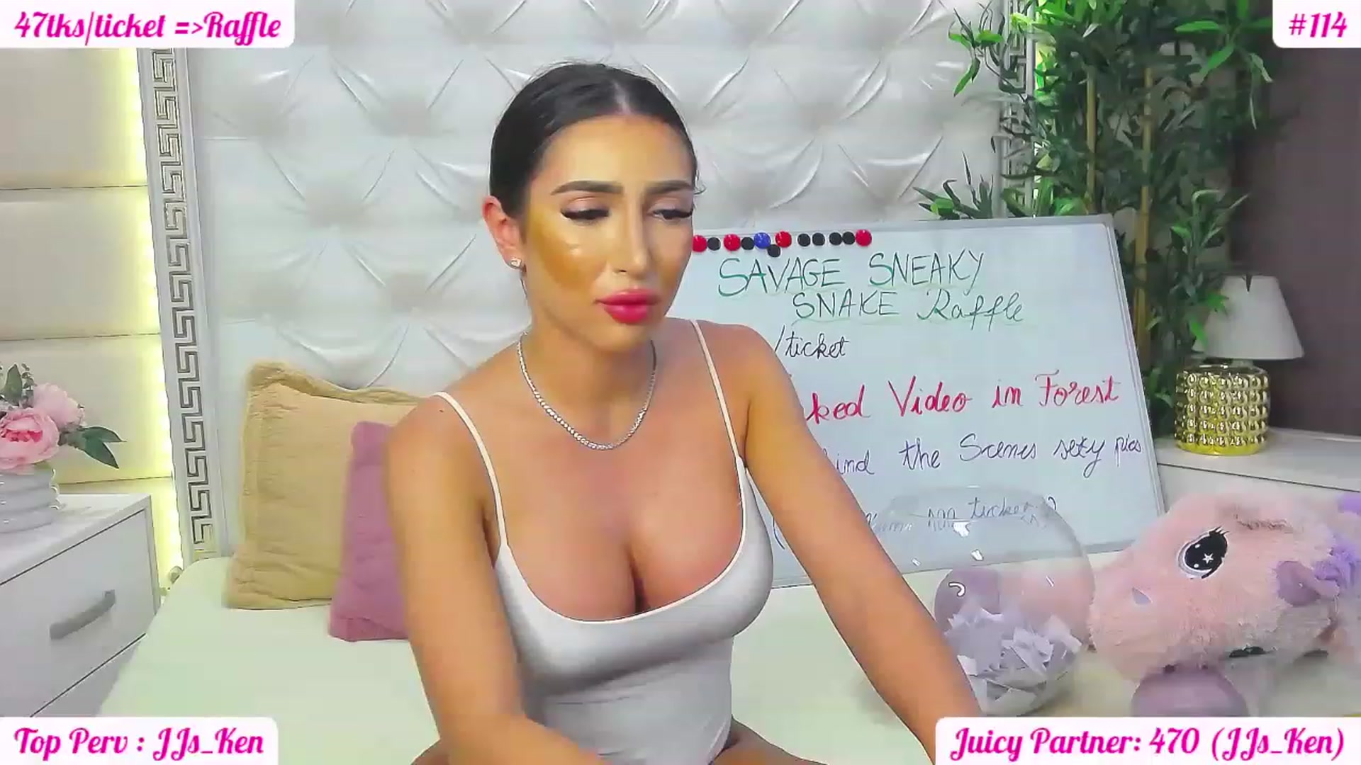 Gallery image thumbnail from JuicyJelly_'s myfreecams stream on, 06/05/2023, 18:09 image 6 of 20