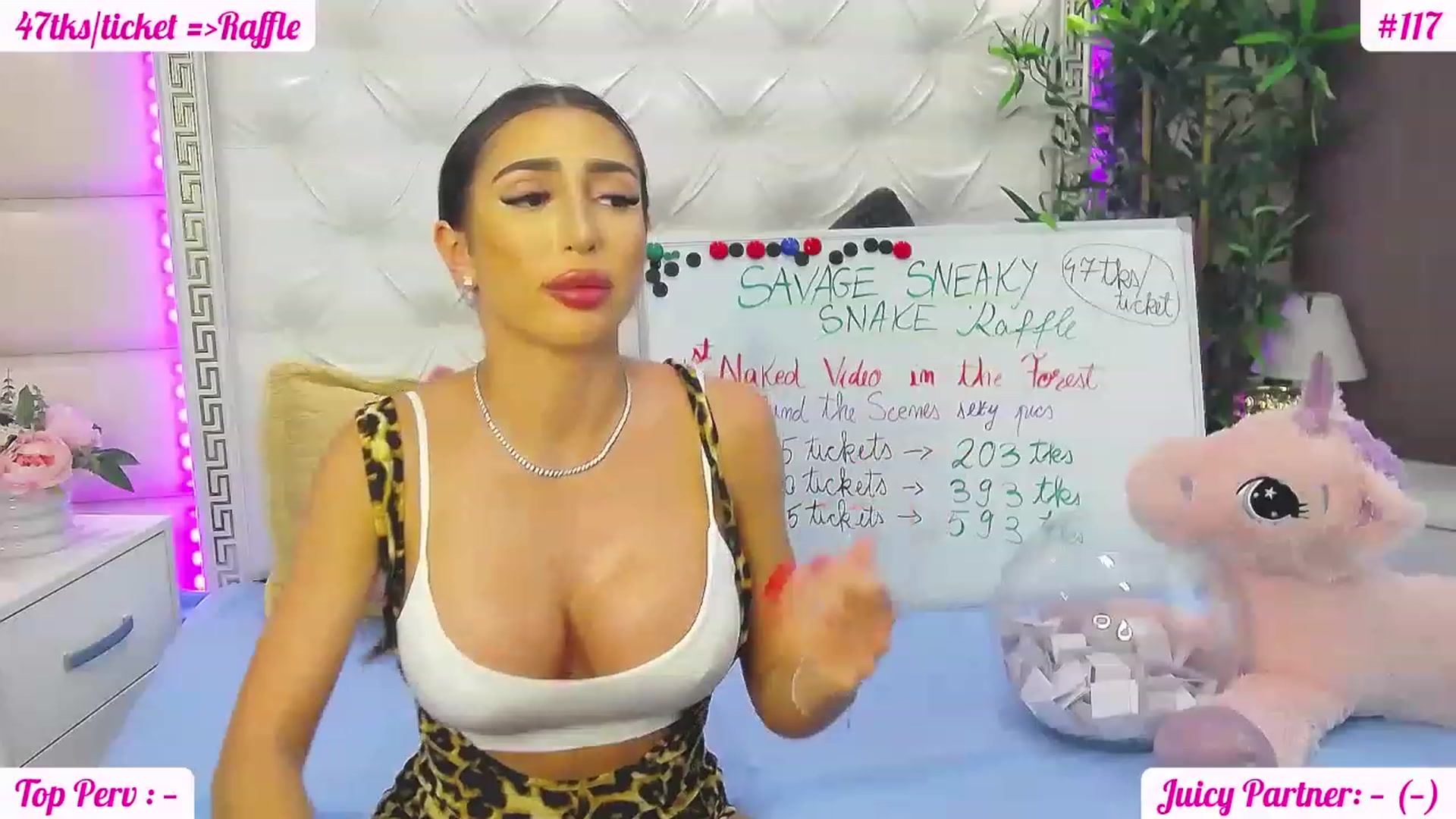 Gallery image thumbnail from JuicyJelly_'s myfreecams stream on, 06/06/2023, 13:49 image 3 of 20