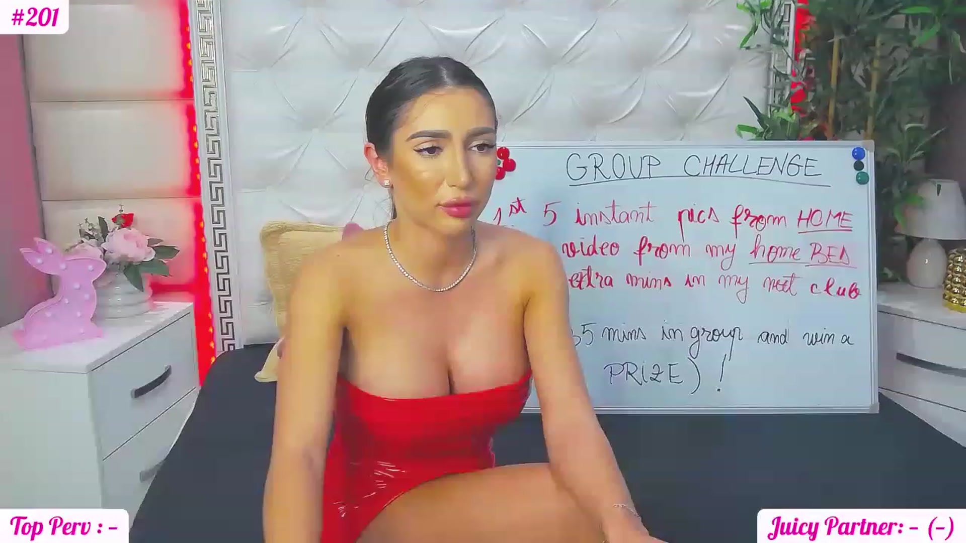 Gallery image thumbnail from JuicyJelly_'s myfreecams stream on, 06/29/2023, 16:17 image 3 of 20