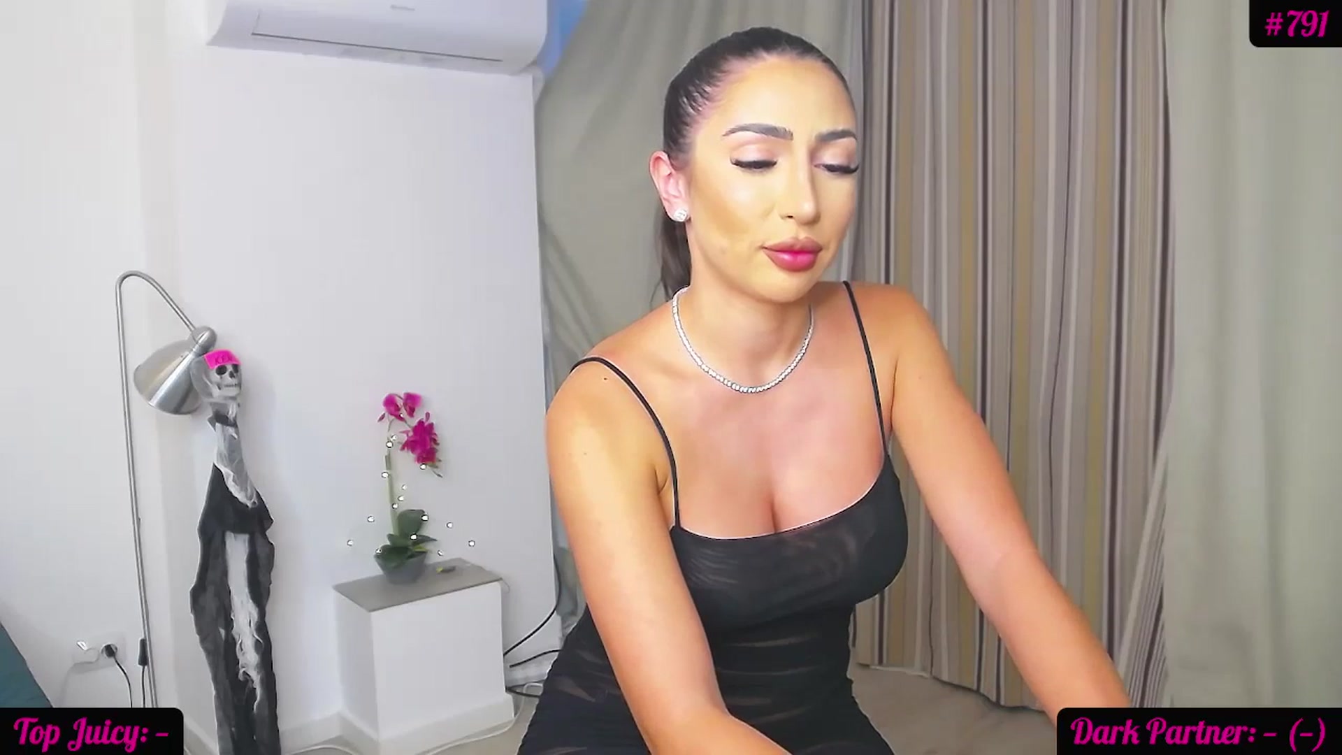 Gallery image thumbnail from JuicyJelly_'s myfreecams stream on, 10/08/2023, 15:16 image 19 of 20