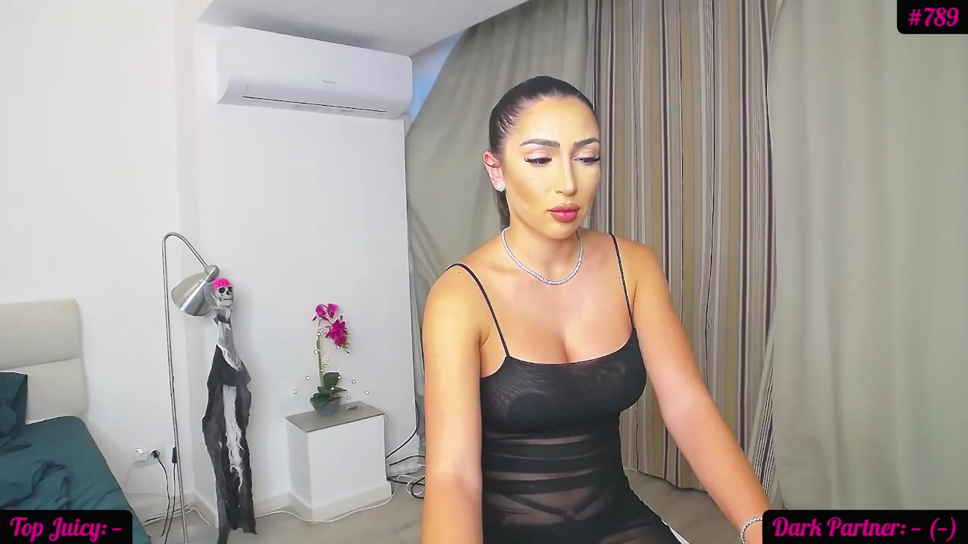 Gallery image thumbnail from JuicyJelly_'s myfreecams stream on, 10/08/2023, 15:16 image 2 of 20