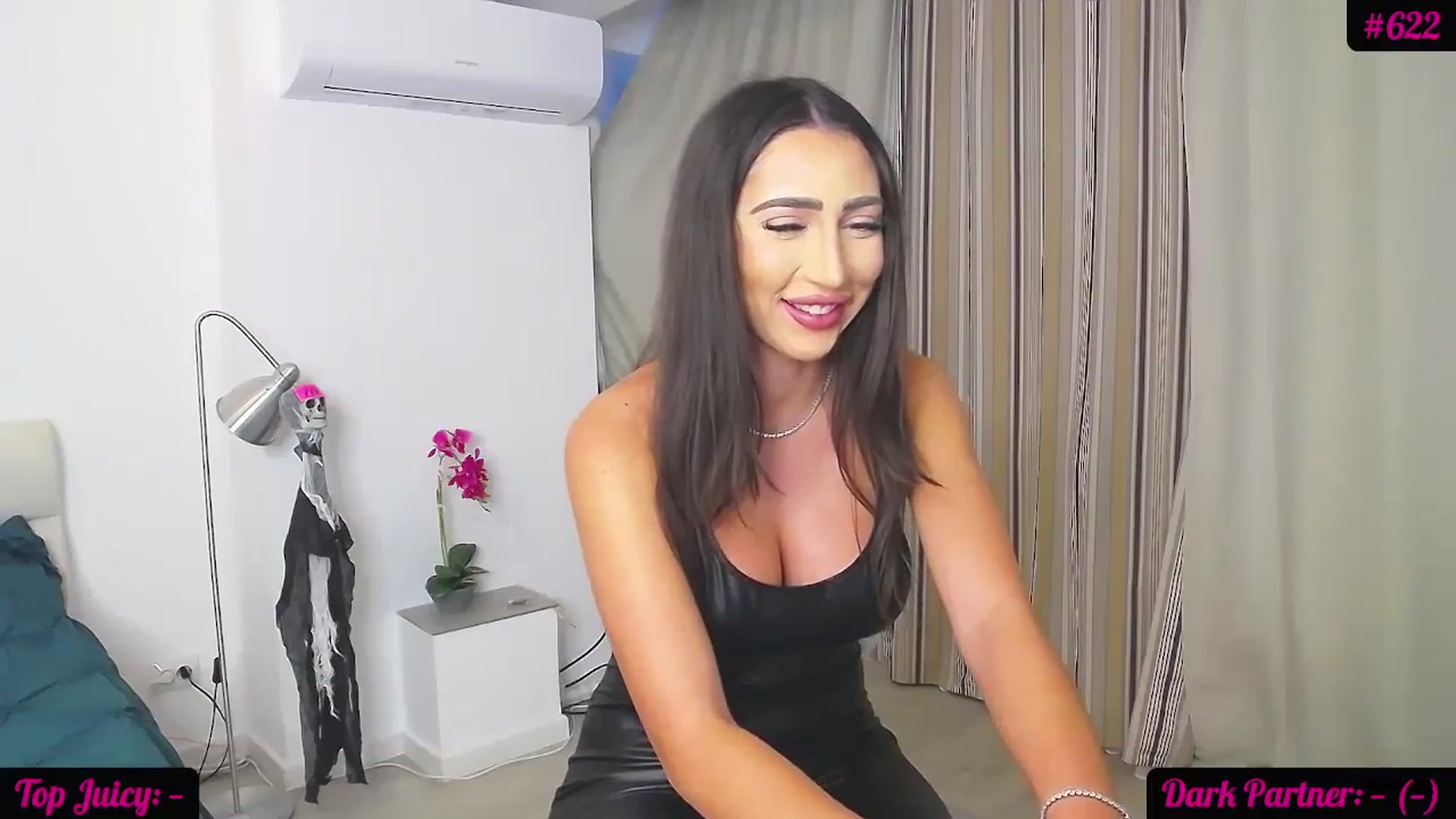 Gallery image thumbnail from JuicyJelly_'s myfreecams stream on, 10/10/2023, 15:49 image 12 of 20