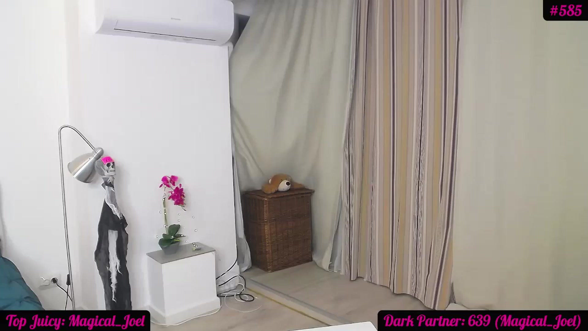 Gallery image thumbnail from JuicyJelly_'s myfreecams stream on, 10/13/2023, 17:35 image 19 of 20