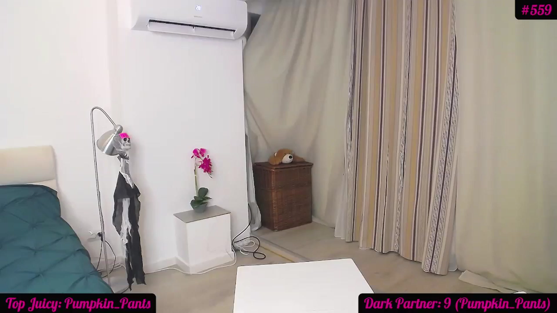 Gallery image thumbnail from JuicyJelly_'s myfreecams stream on, 10/17/2023, 19:07 image 3 of 20