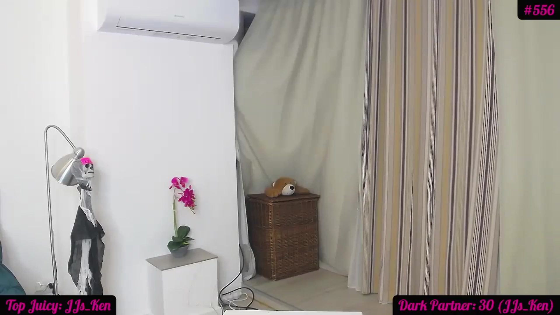 Gallery image thumbnail from JuicyJelly_'s myfreecams stream on, 10/17/2023, 19:41 image 7 of 20