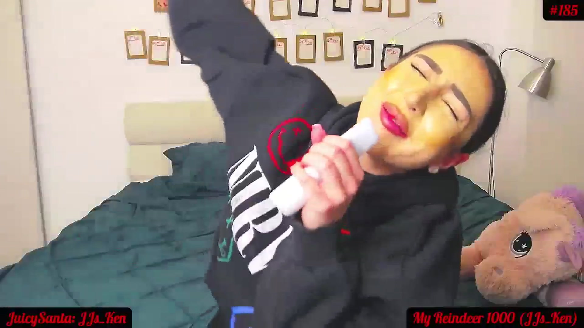 Gallery image thumbnail from JuicyJelly_'s myfreecams stream on, 12/12/2023, 20:38 image 10 of 20