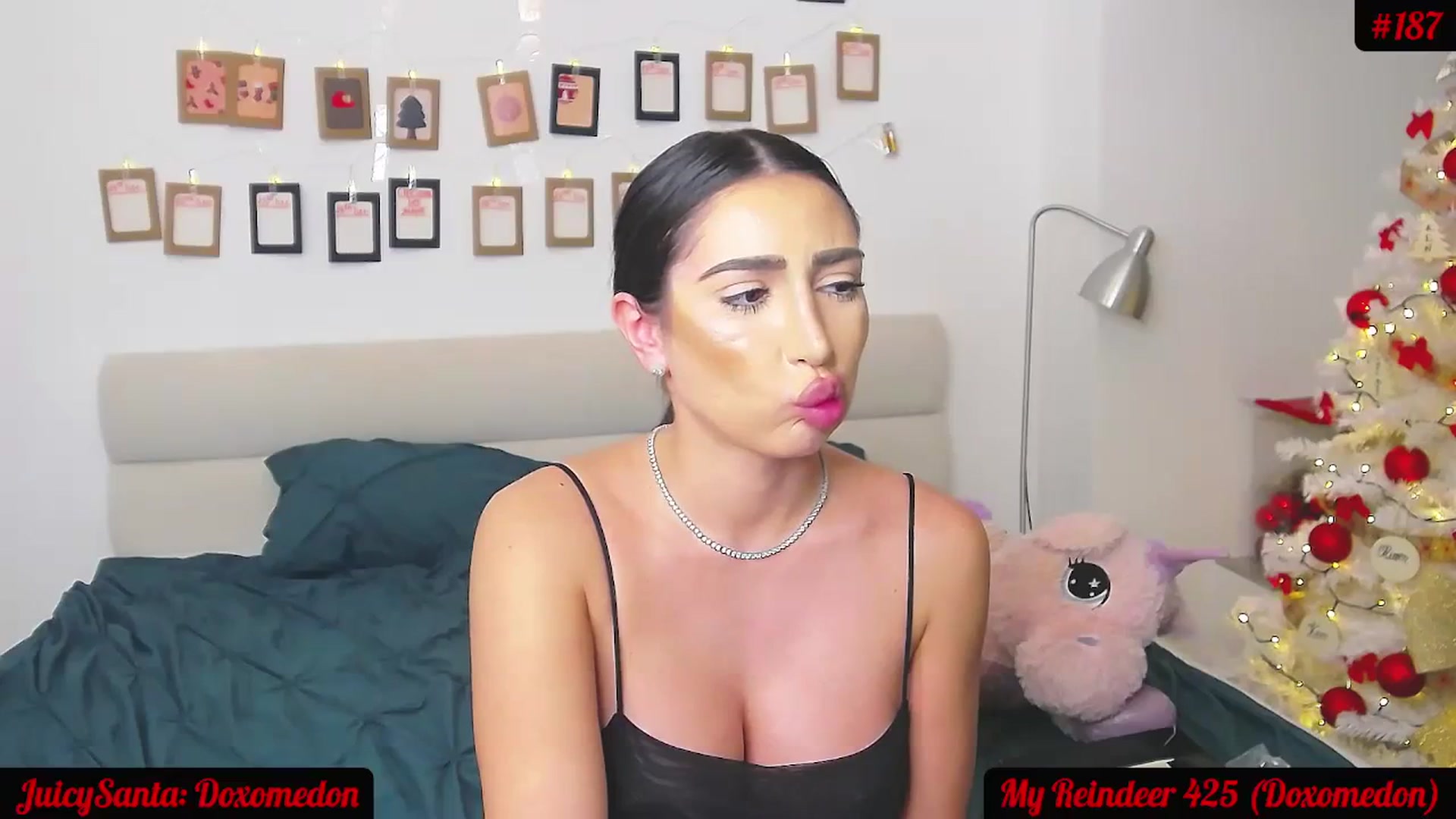 Gallery image thumbnail from JuicyJelly_'s myfreecams stream on, 12/16/2023, 20:48 image 3 of 20
