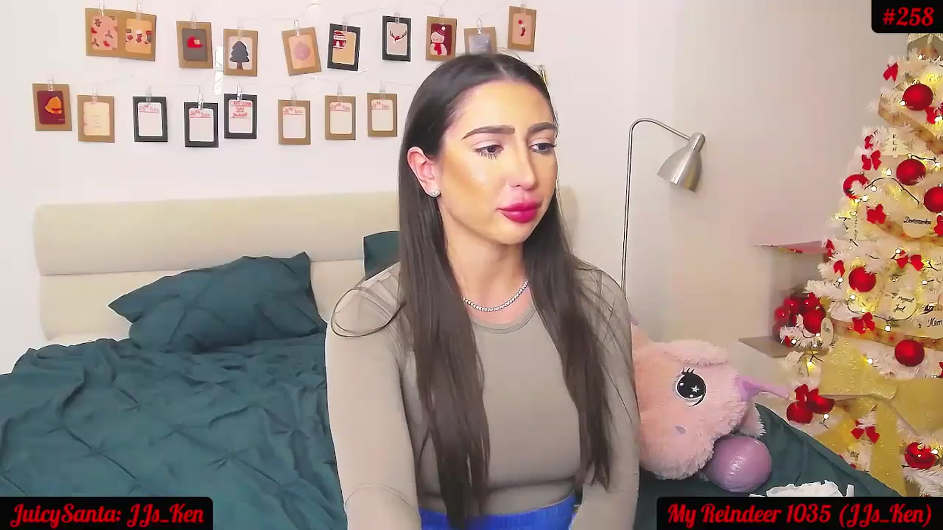 Gallery image thumbnail from JuicyJelly_'s myfreecams stream on, 12/22/2023, 17:23 image 10 of 20