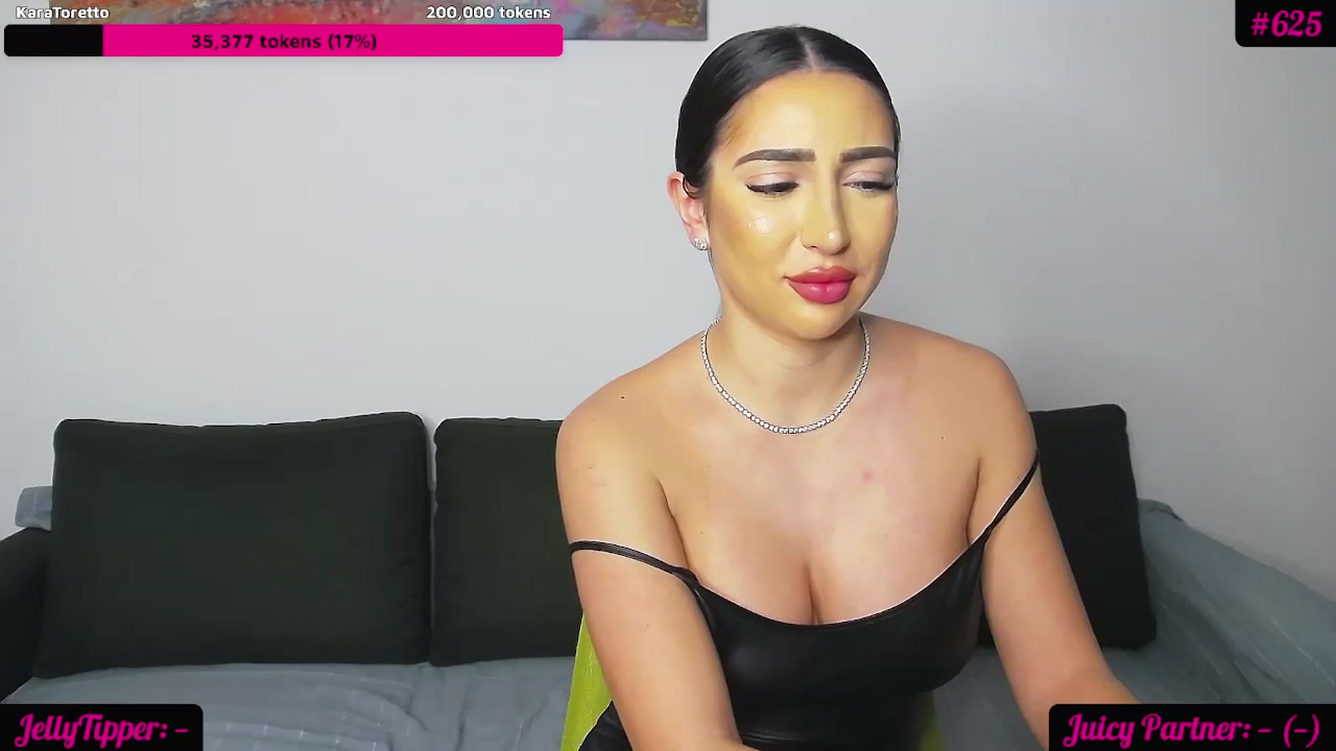 Gallery image thumbnail from JuicyJelly_'s myfreecams stream on, 01/24/2024, 17:45 image 6 of 20