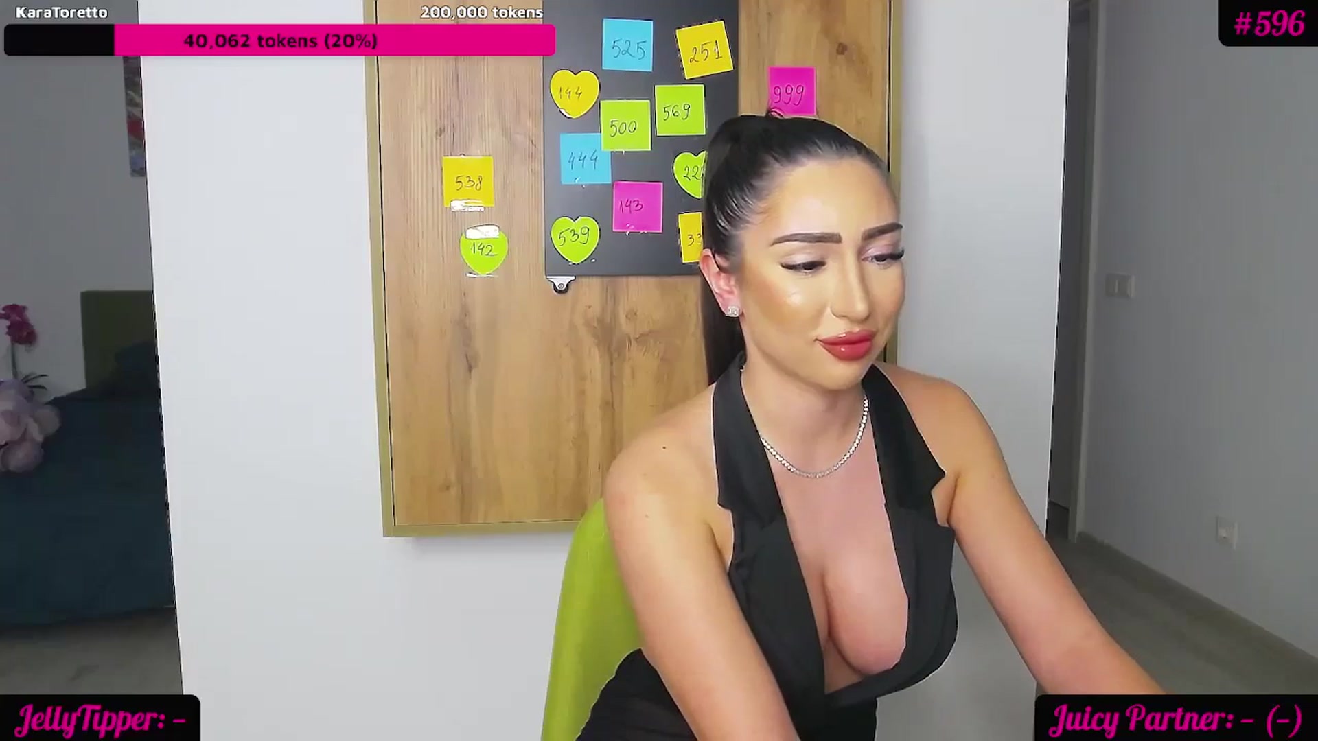 Gallery image thumbnail from JuicyJelly_'s myfreecams stream on, 01/26/2024, 16:35 image 3 of 20