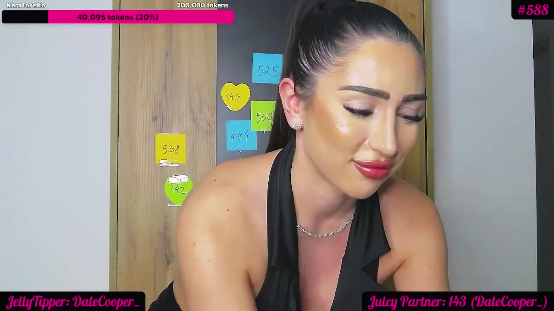 Gallery image thumbnail from JuicyJelly_'s myfreecams stream on, 01/26/2024, 19:45 image 19 of 20