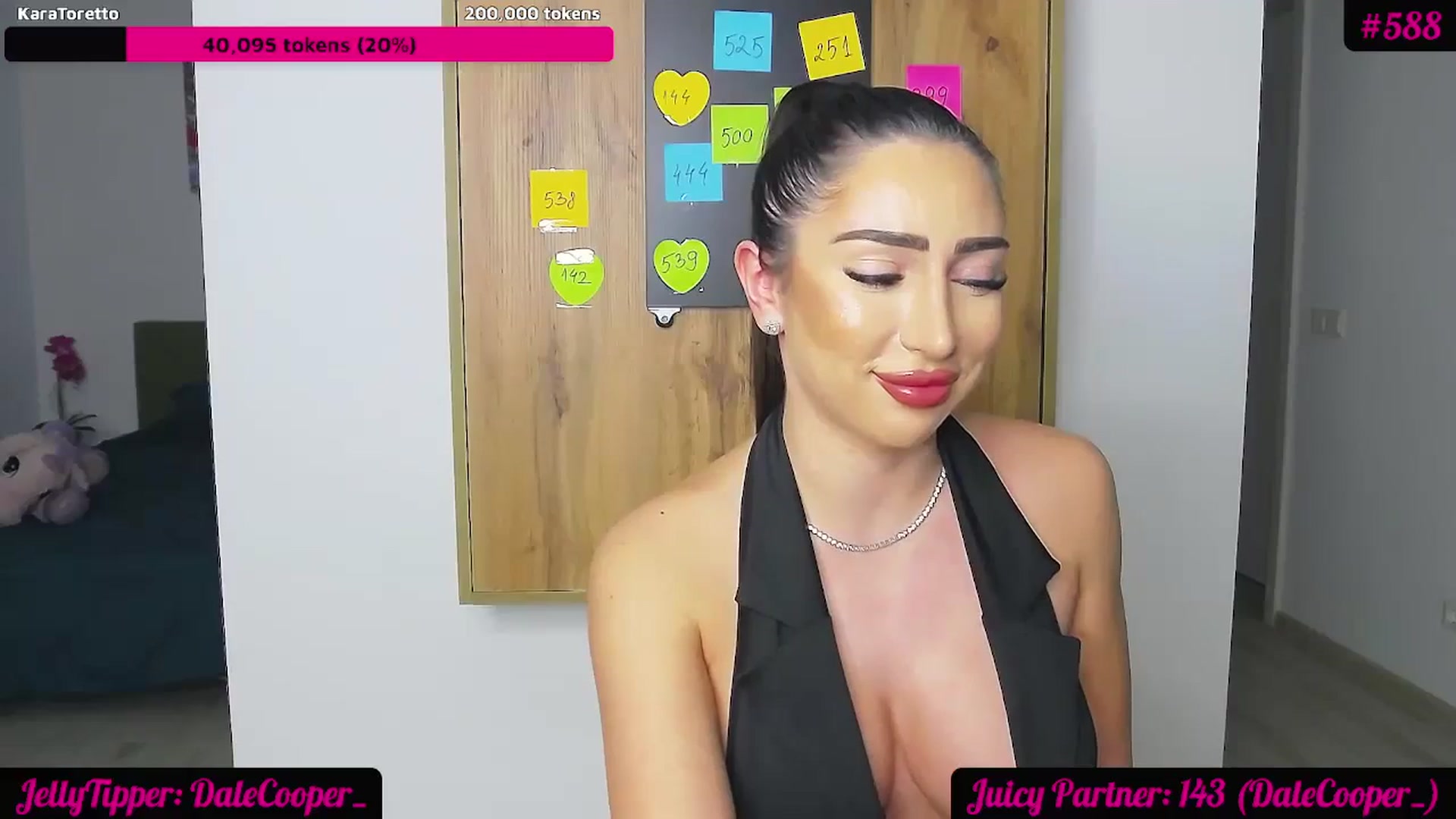 Gallery image thumbnail from JuicyJelly_'s myfreecams stream on, 01/26/2024, 19:45 image 3 of 20