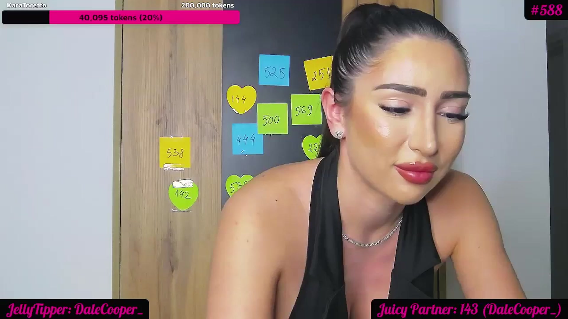 Gallery image thumbnail from JuicyJelly_'s myfreecams stream on, 01/26/2024, 19:45 image 16 of 20