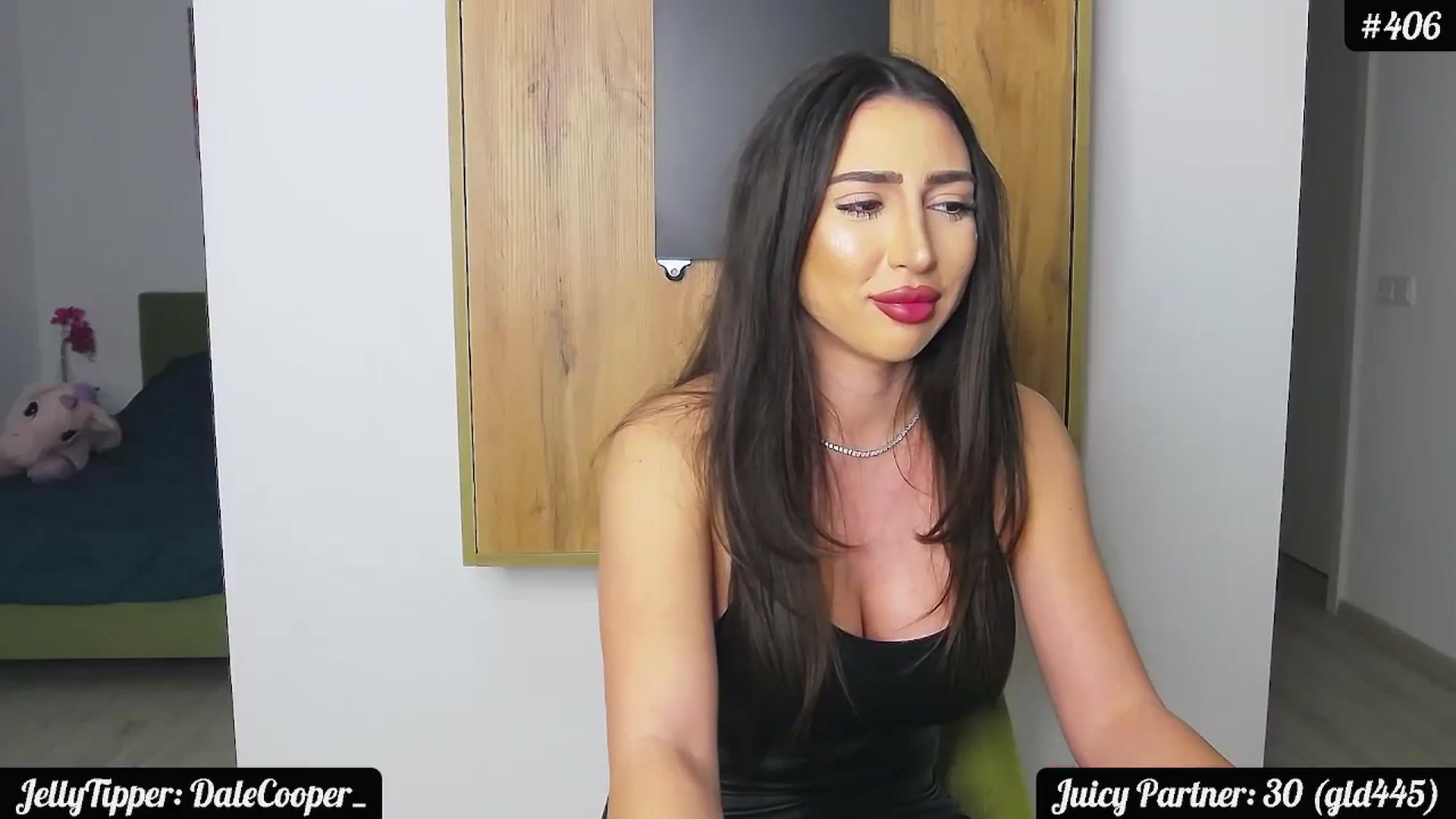 Gallery image thumbnail from JuicyJelly_'s myfreecams stream on, 02/19/2024, 18:24 image 5 of 20