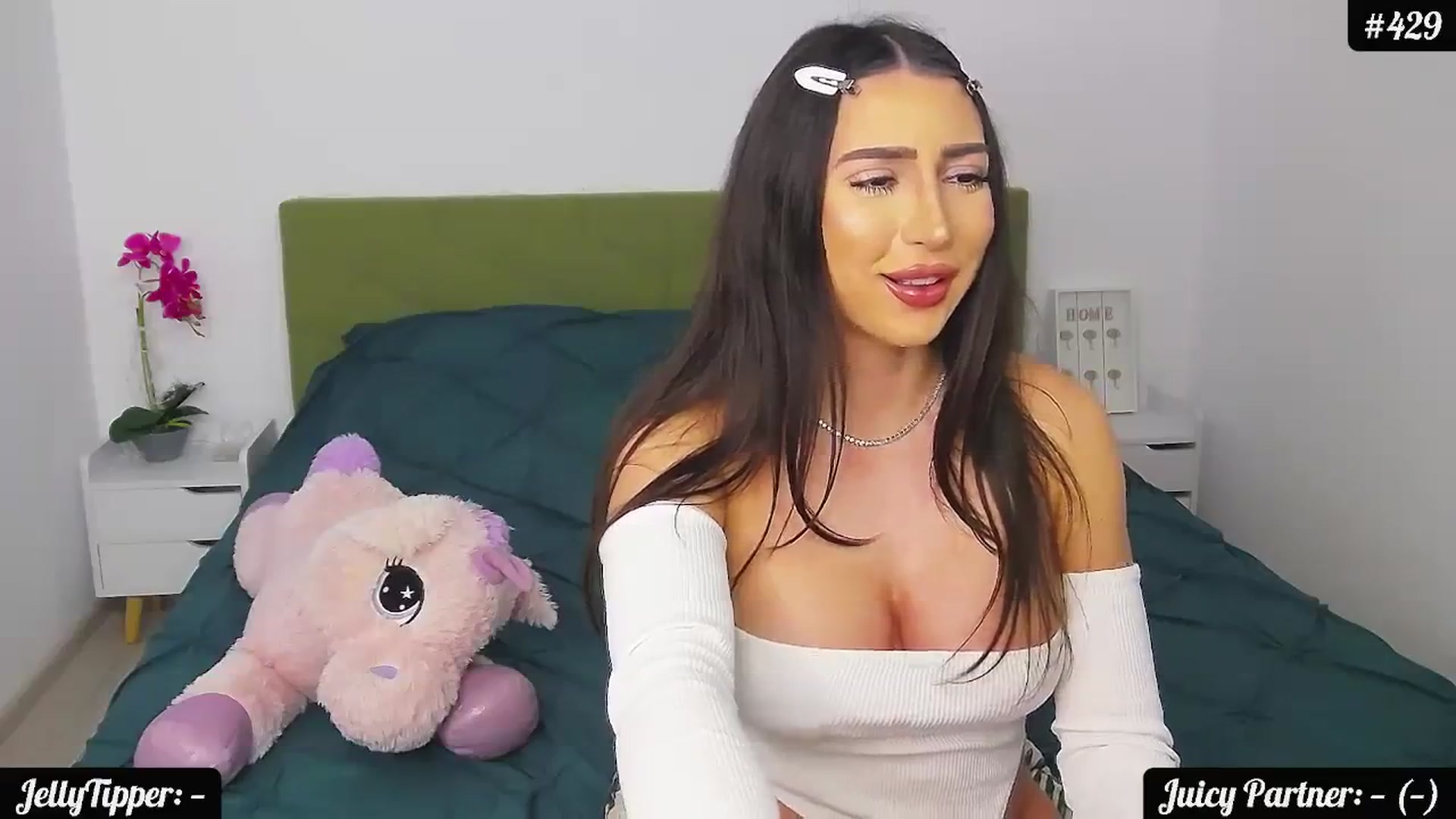 Gallery image thumbnail from JuicyJelly_'s myfreecams stream on, 02/20/2024, 17:08 image 4 of 20