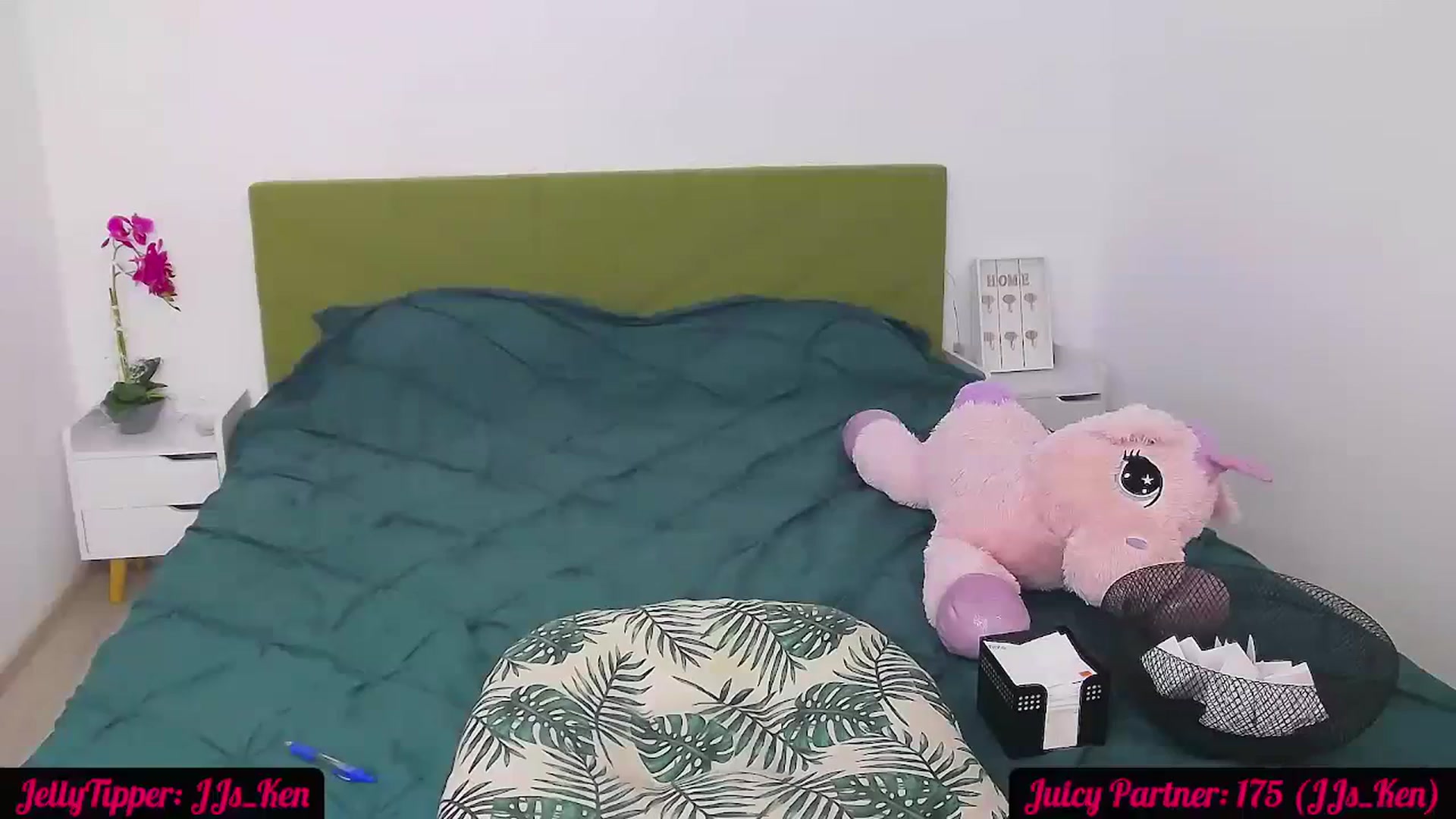 Gallery image thumbnail from JuicyJelly_'s myfreecams stream on, 04/09/2024, 19:30 image 3 of 20