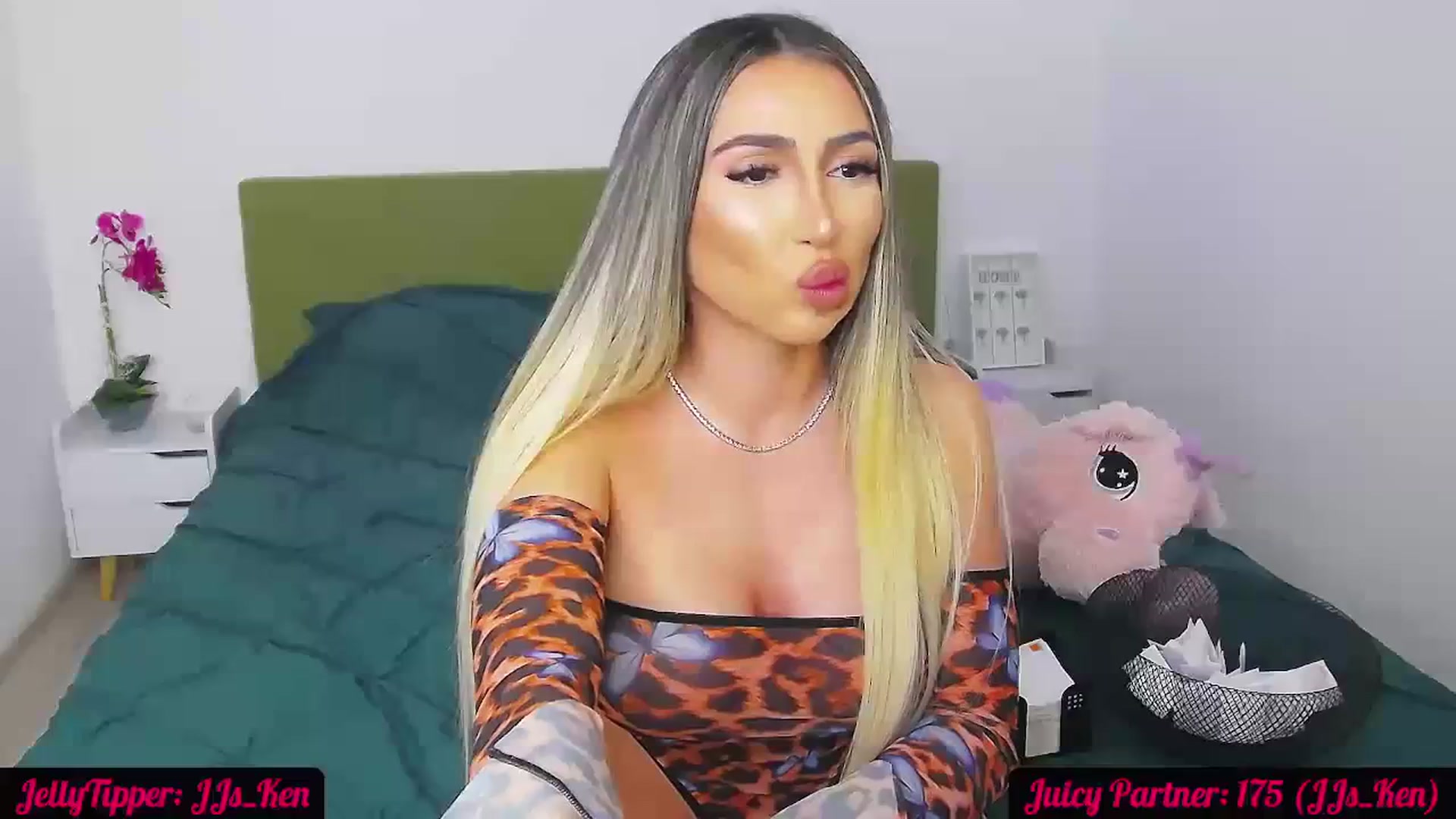 Gallery image thumbnail from JuicyJelly_'s myfreecams stream on, 04/09/2024, 19:30 image 17 of 20