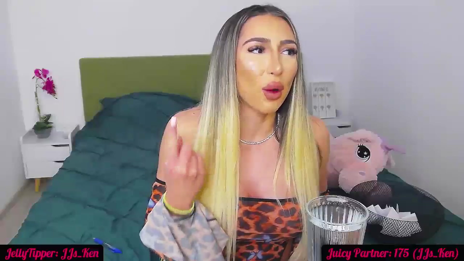 Gallery image thumbnail from JuicyJelly_'s myfreecams stream on, 04/09/2024, 19:30 image 4 of 20