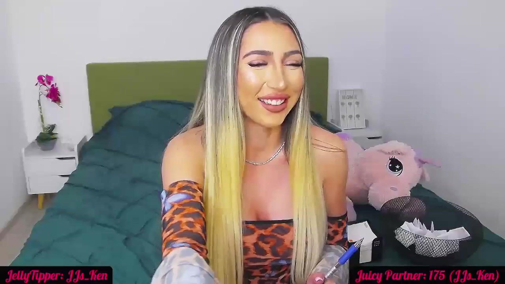 Gallery image thumbnail from JuicyJelly_'s myfreecams stream on, 04/09/2024, 19:30 image 7 of 20