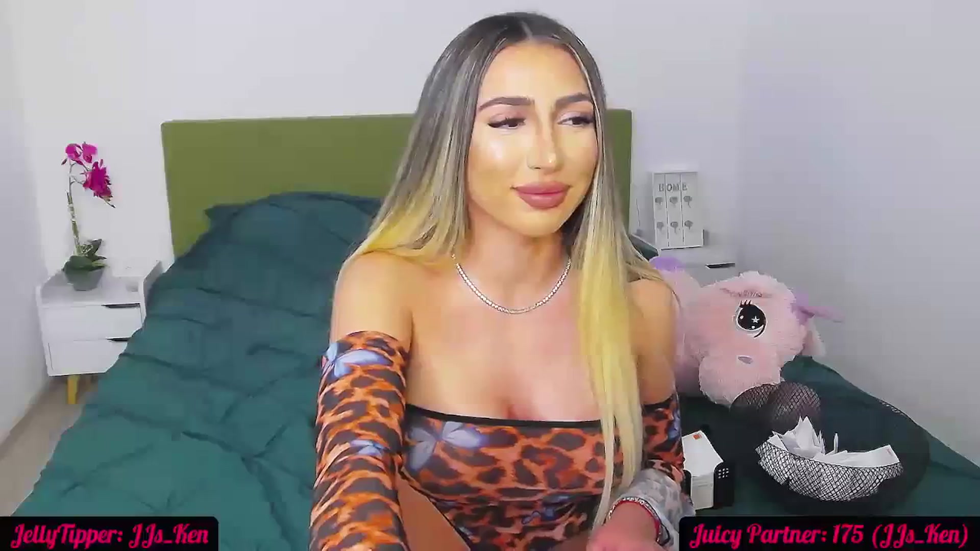 Gallery image thumbnail from JuicyJelly_'s myfreecams stream on, 04/09/2024, 19:30 image 15 of 20