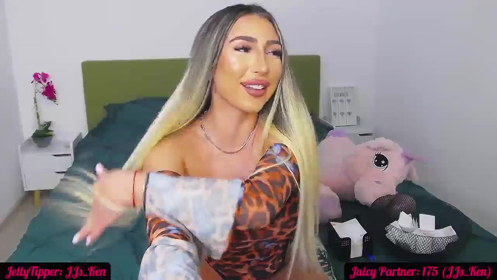 Gallery image thumbnail from JuicyJelly_'s myfreecams stream on, 04/09/2024, 19:30 image 18 of 20