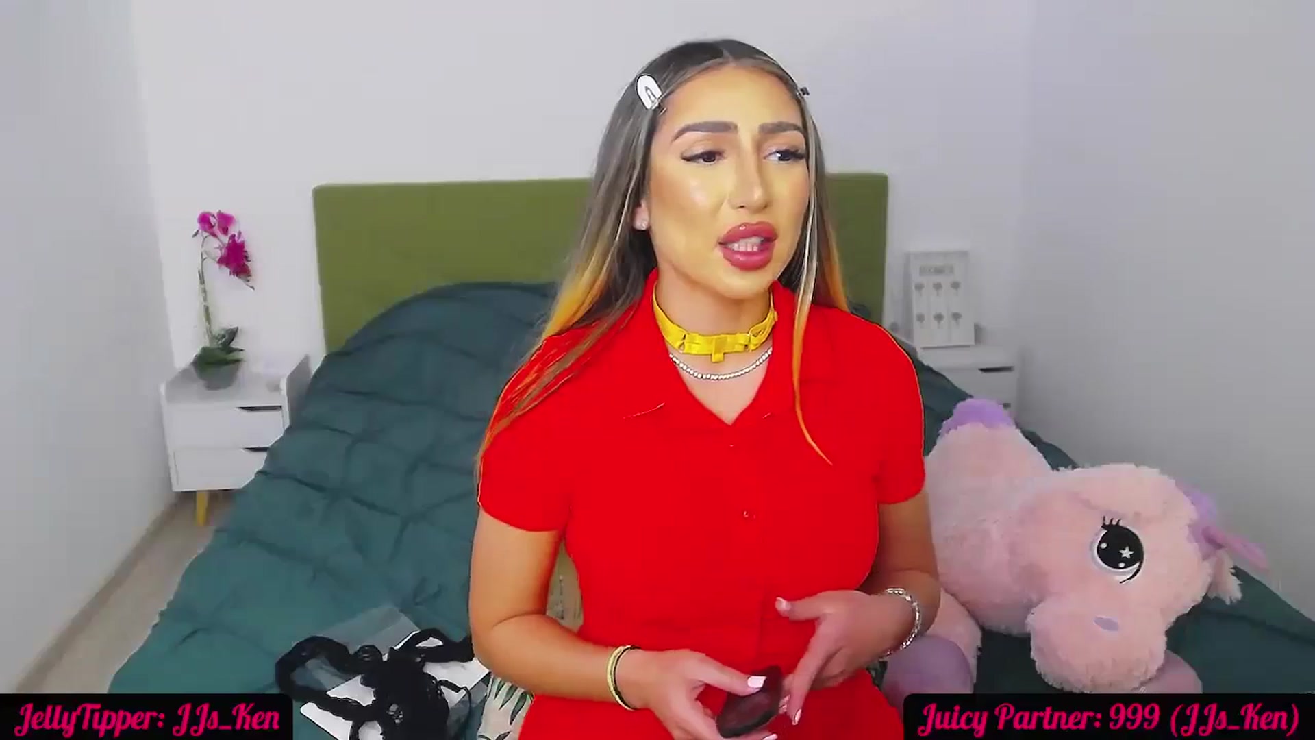 Gallery image thumbnail from JuicyJelly_'s myfreecams stream on, 04/10/2024, 19:08 image 8 of 20