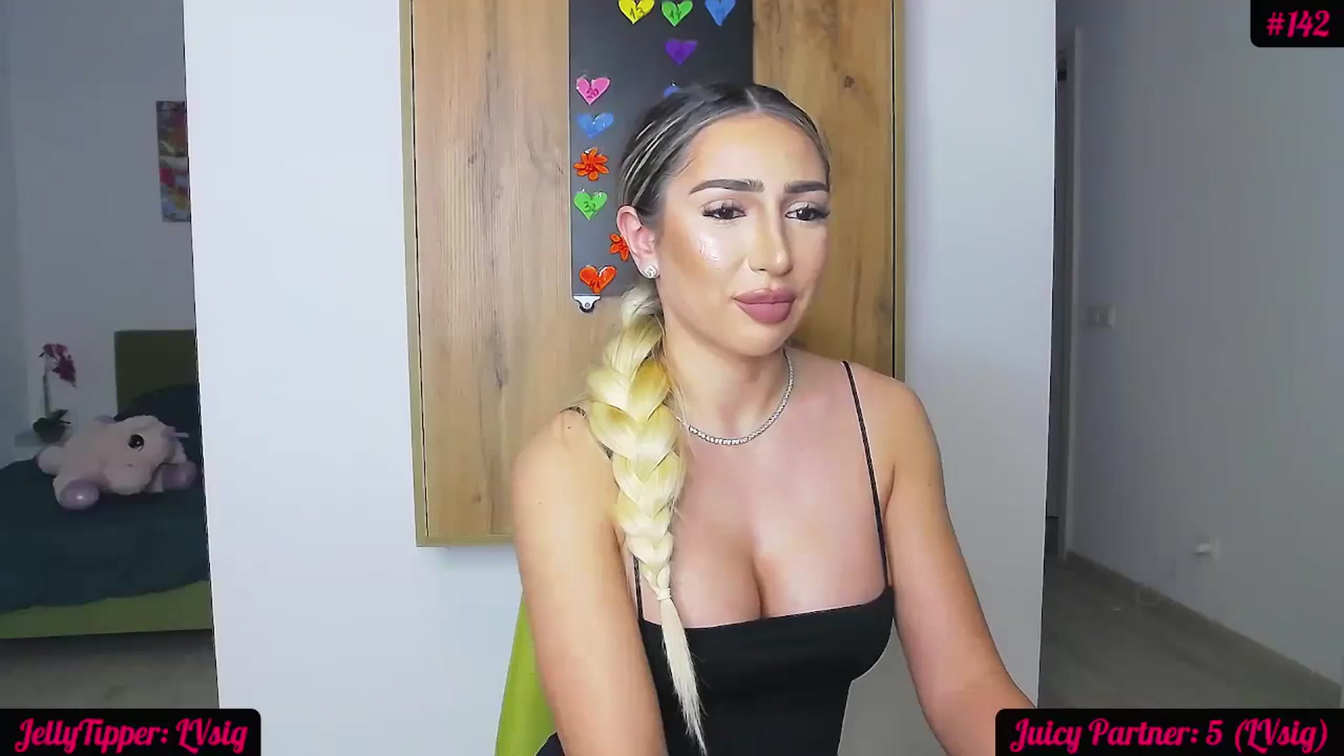 Gallery image thumbnail from JuicyJelly_'s myfreecams stream on, 04/22/2024, 16:14 image 15 of 20