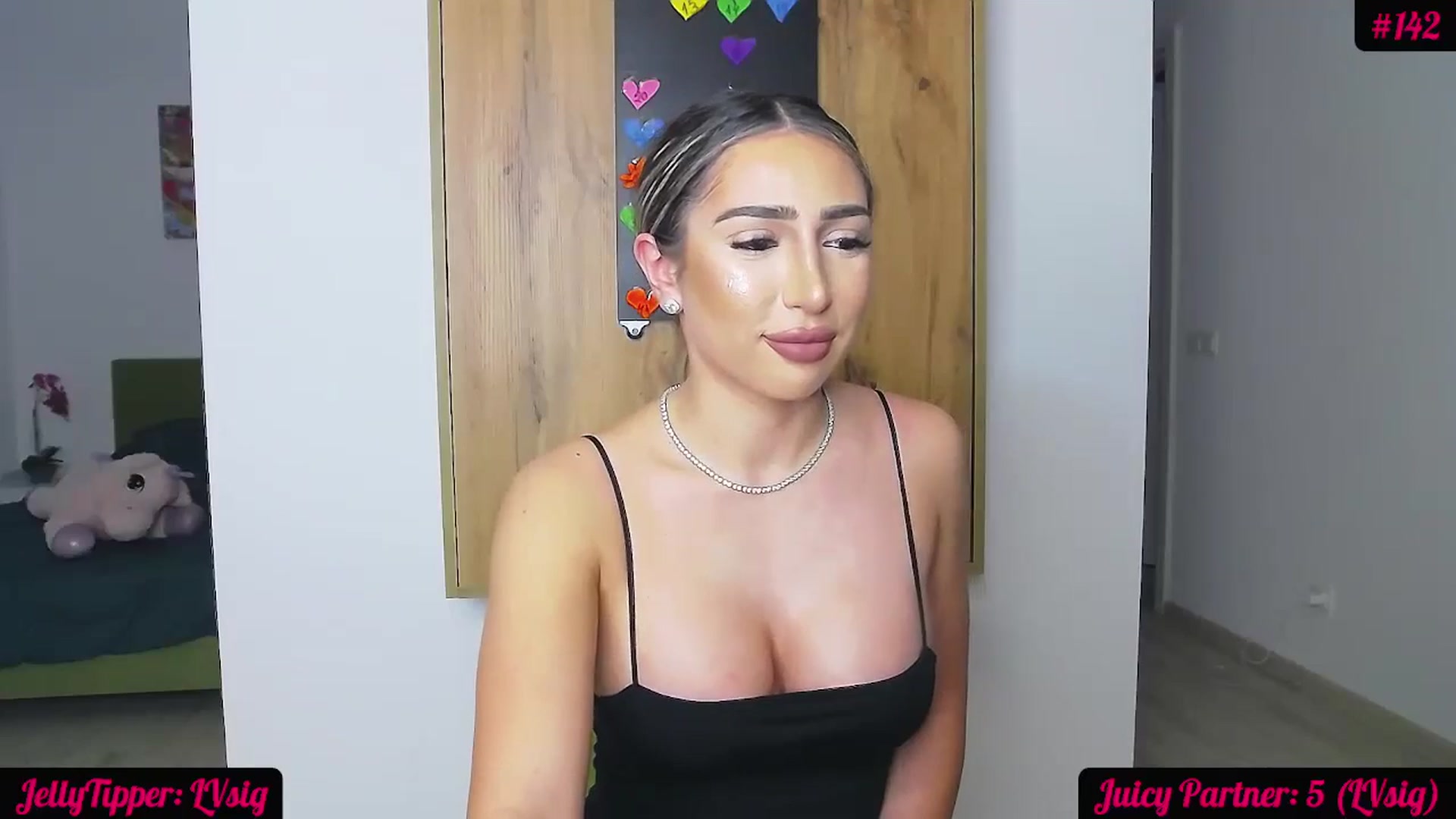 Gallery image thumbnail from JuicyJelly_'s myfreecams stream on, 04/22/2024, 16:14 image 10 of 20
