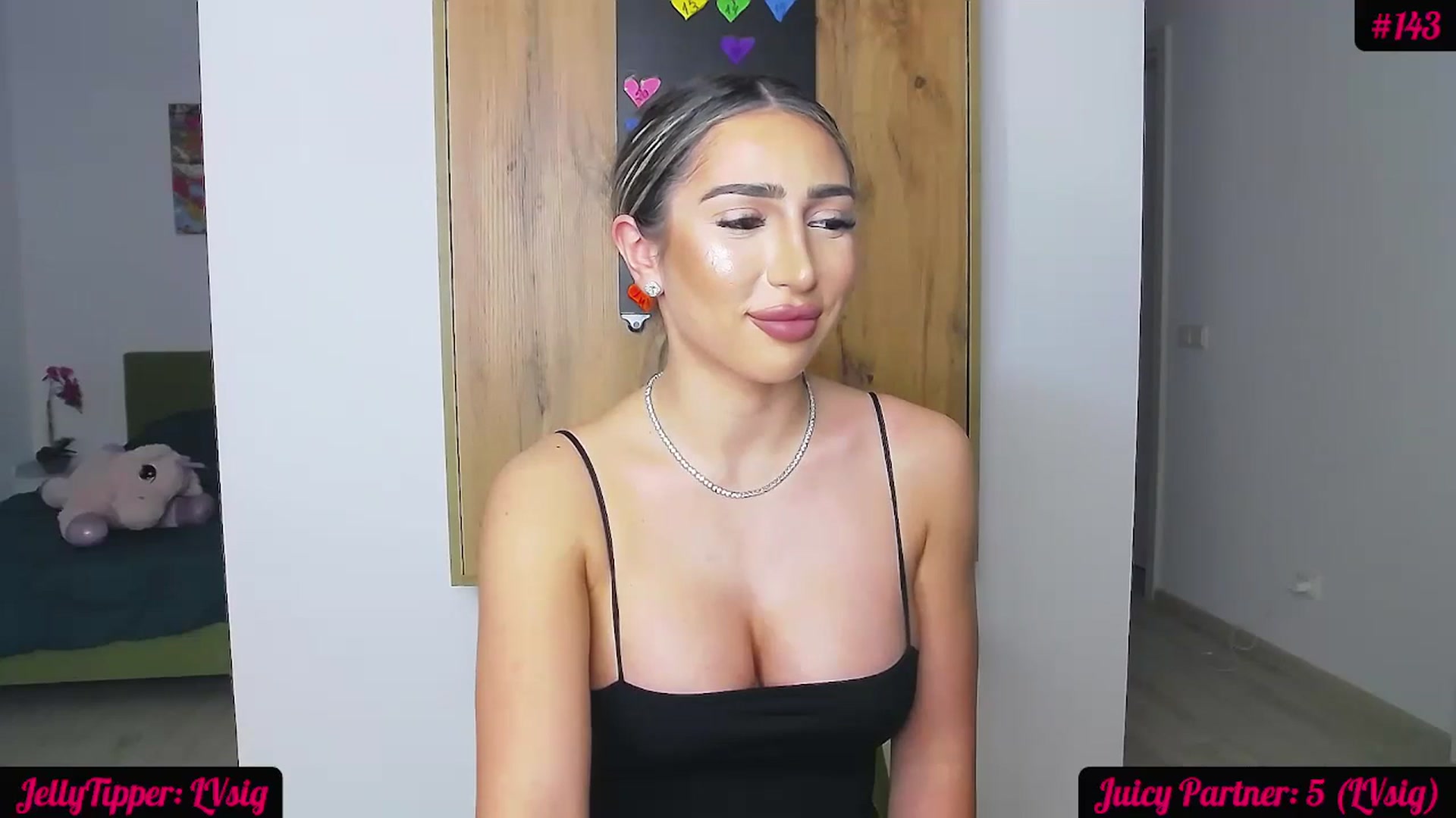 Gallery image thumbnail from JuicyJelly_'s myfreecams stream on, 04/22/2024, 17:23 image 9 of 20