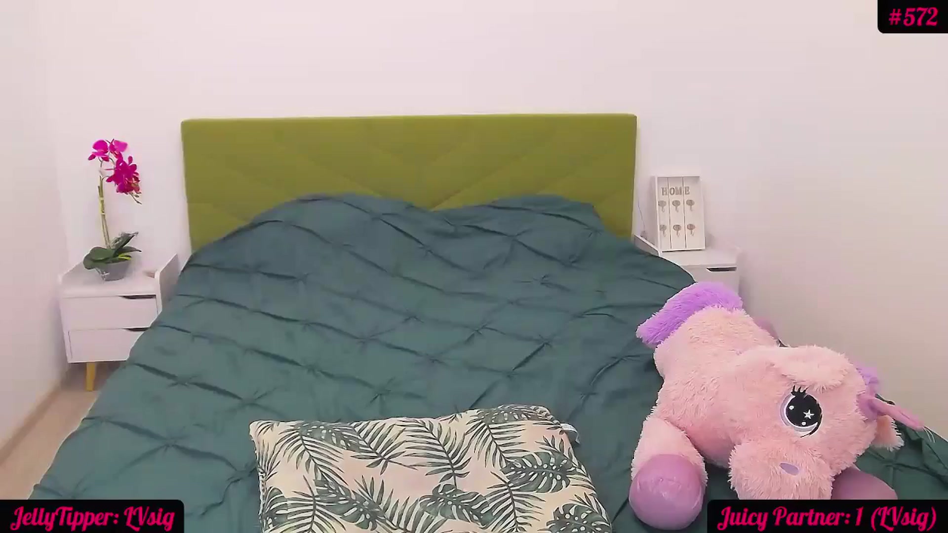Gallery image thumbnail from JuicyJelly_'s myfreecams stream on, 05/13/2024, 17:03 image 19 of 20