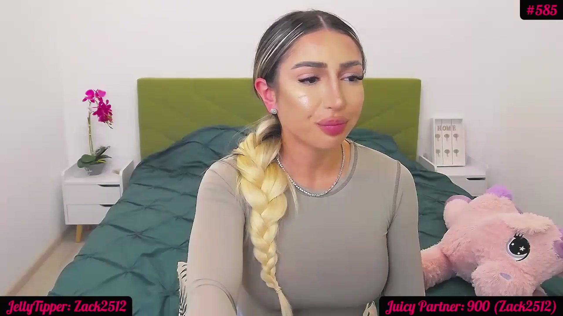 Gallery image thumbnail from JuicyJelly_'s myfreecams stream on, 05/15/2024, 19:27 image 11 of 20