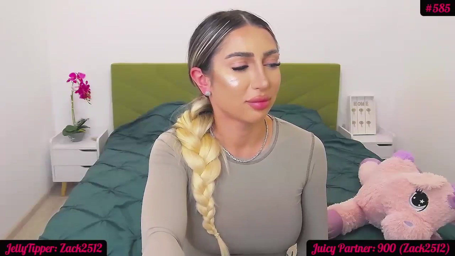 Gallery image thumbnail from JuicyJelly_'s myfreecams stream on, 05/15/2024, 19:27 image 14 of 20