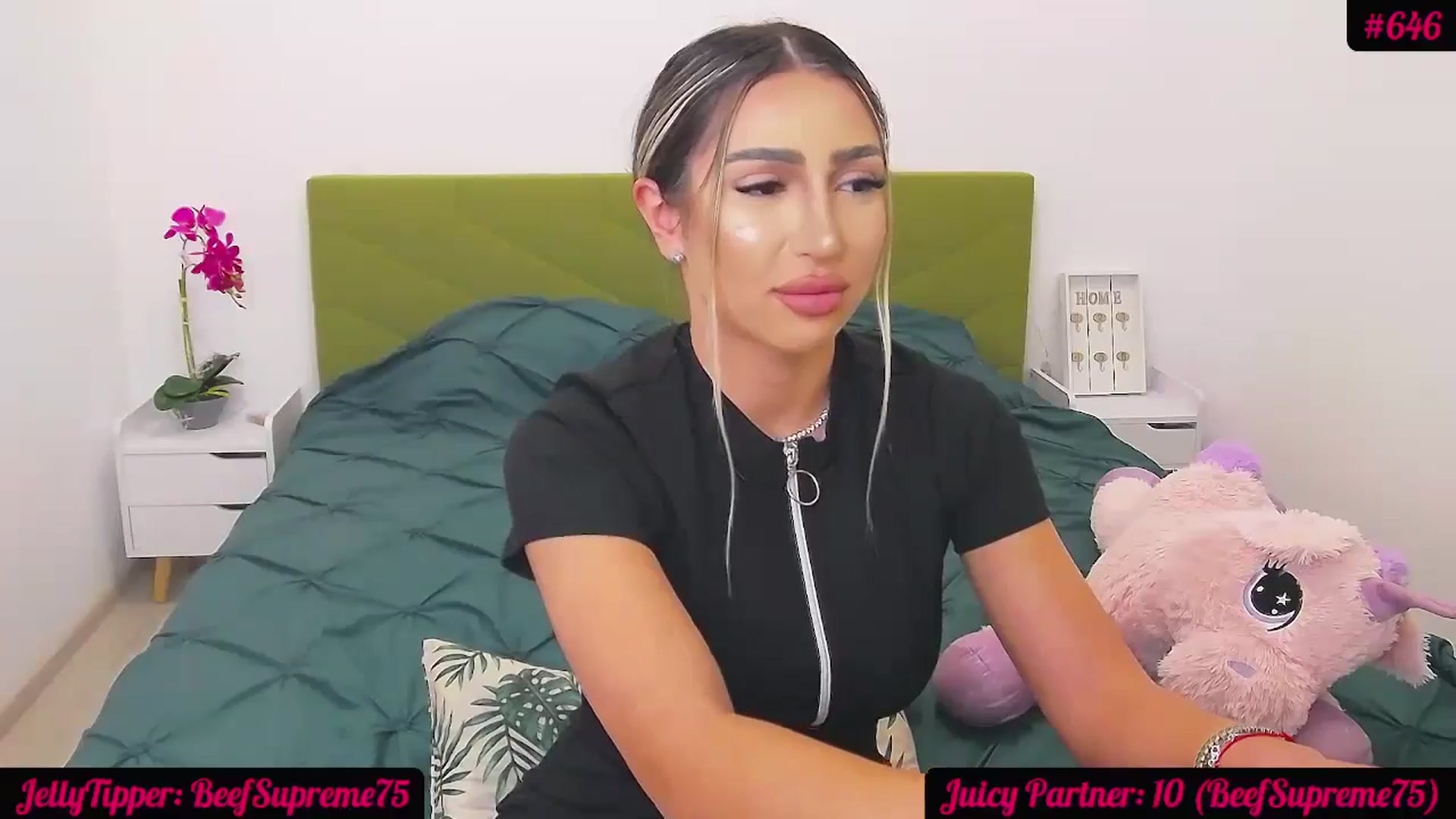 Gallery image thumbnail from JuicyJelly_'s myfreecams stream on, 05/16/2024, 16:32 image 15 of 20