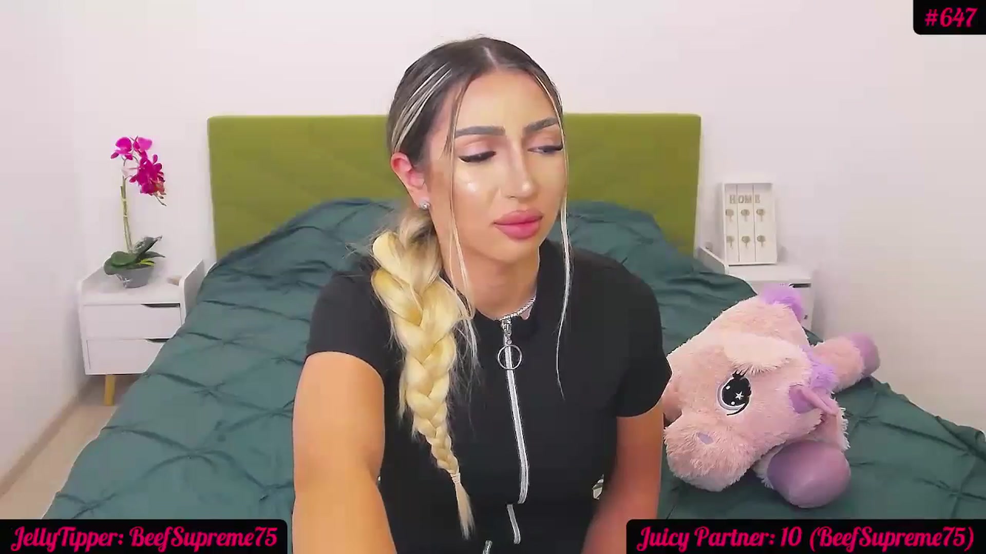 Gallery image thumbnail from JuicyJelly_'s myfreecams stream on, 05/16/2024, 17:53 image 6 of 20