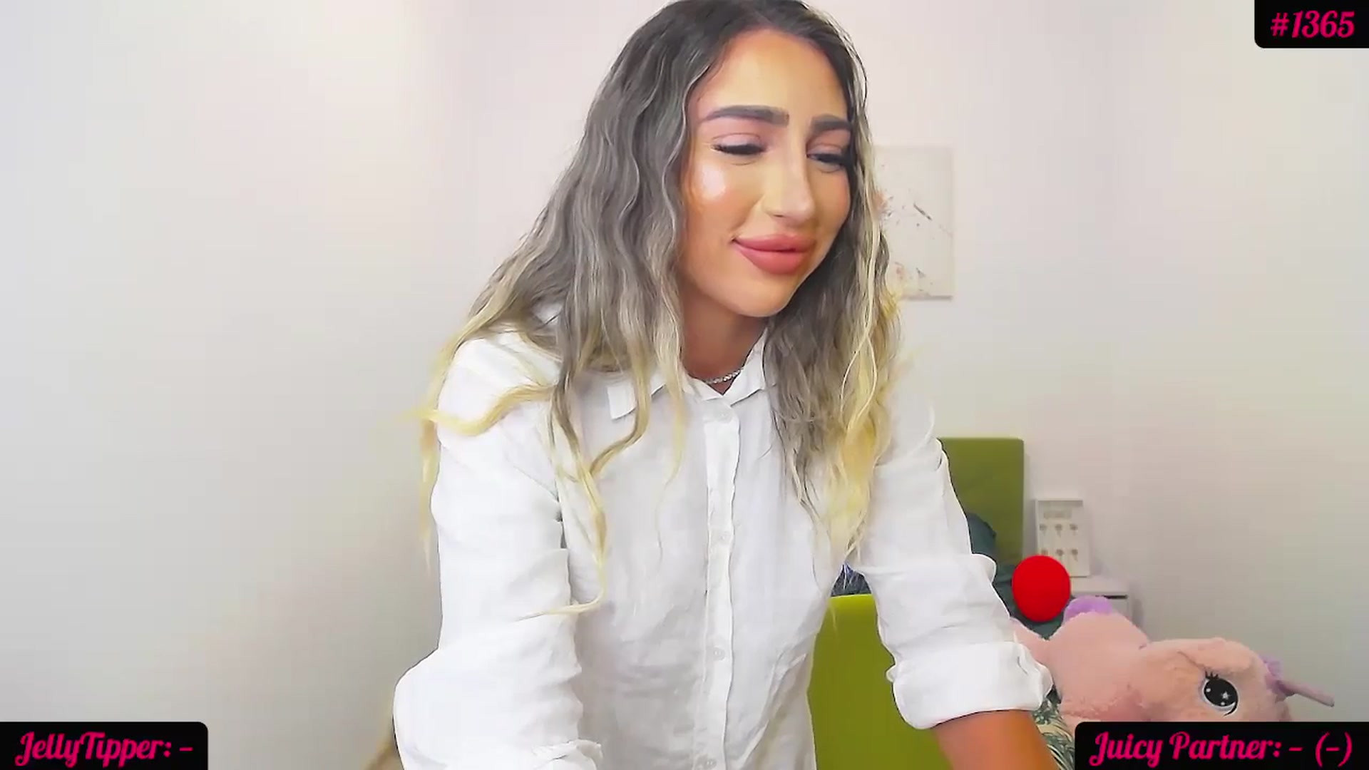 Gallery image thumbnail from JuicyJelly_'s myfreecams stream on, 06/13/2024, 16:13 image 8 of 20
