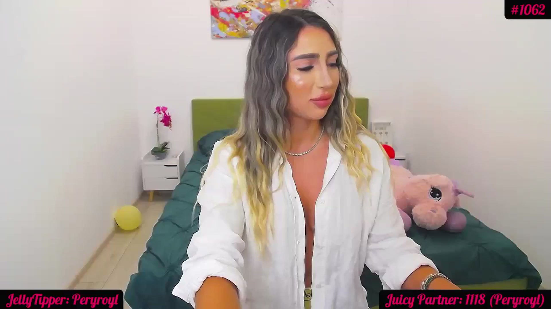 Gallery image thumbnail from JuicyJelly_'s myfreecams stream on, 06/13/2024, 18:44 image 6 of 20
