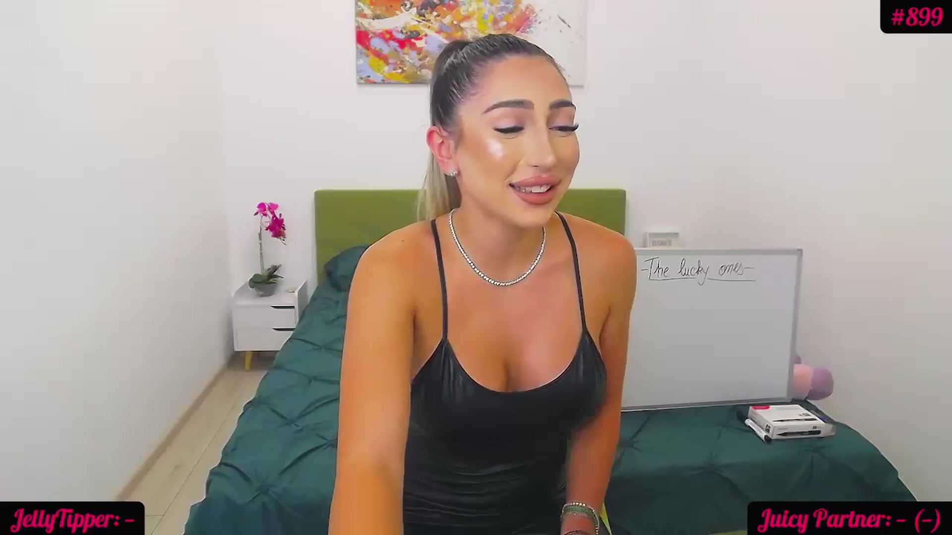 Gallery image thumbnail from JuicyJelly_'s myfreecams stream on, 06/18/2024, 16:12 image 2 of 20