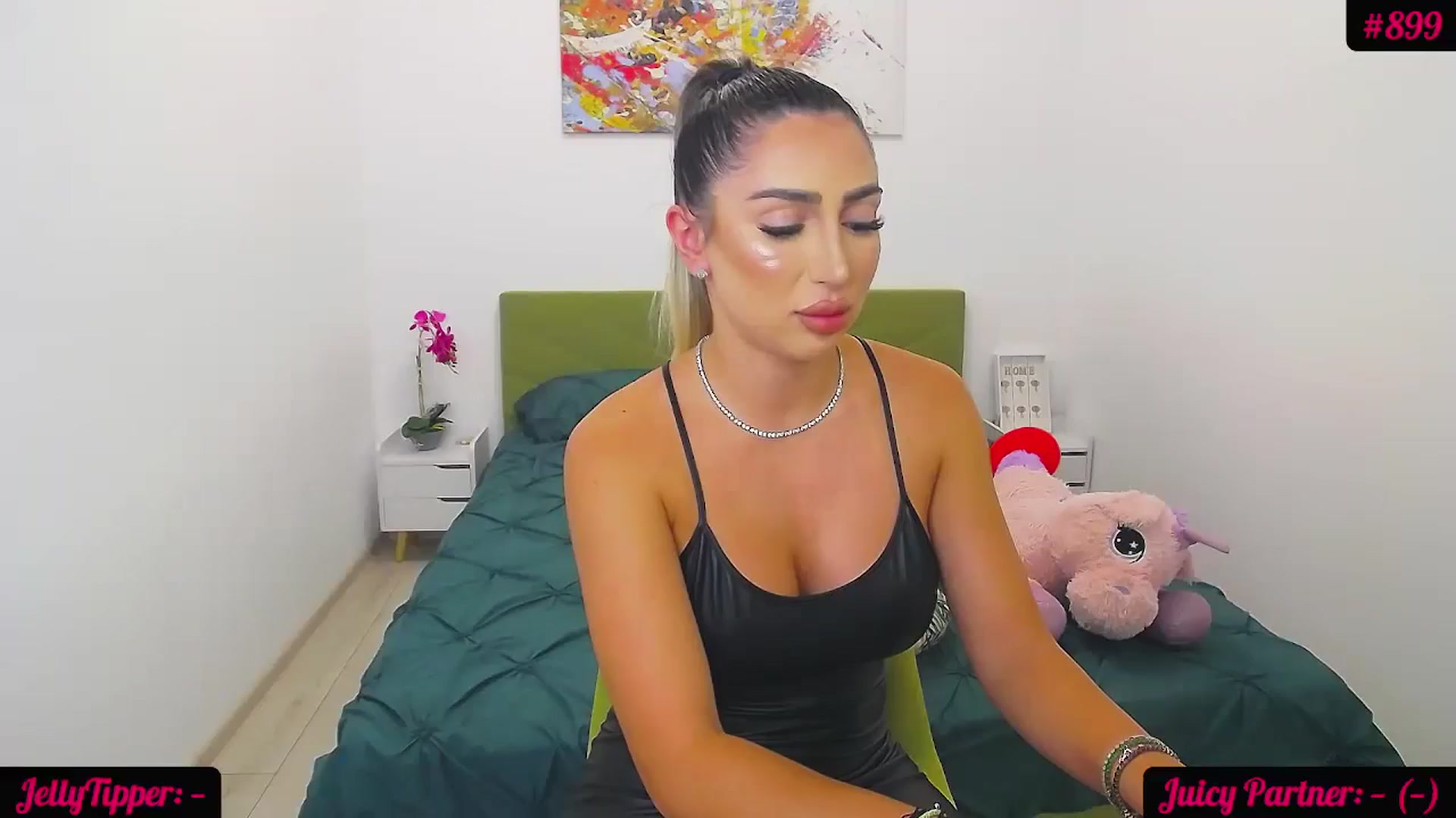 Gallery image thumbnail from JuicyJelly_'s myfreecams stream on, 06/18/2024, 16:12 image 1 of 20
