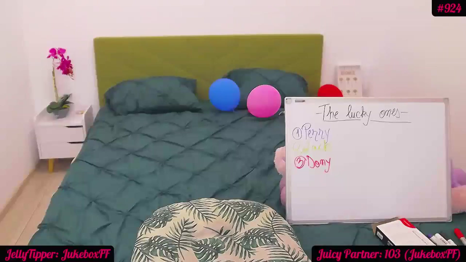 Gallery image thumbnail from JuicyJelly_'s myfreecams stream on, 06/21/2024, 19:01 image 5 of 20